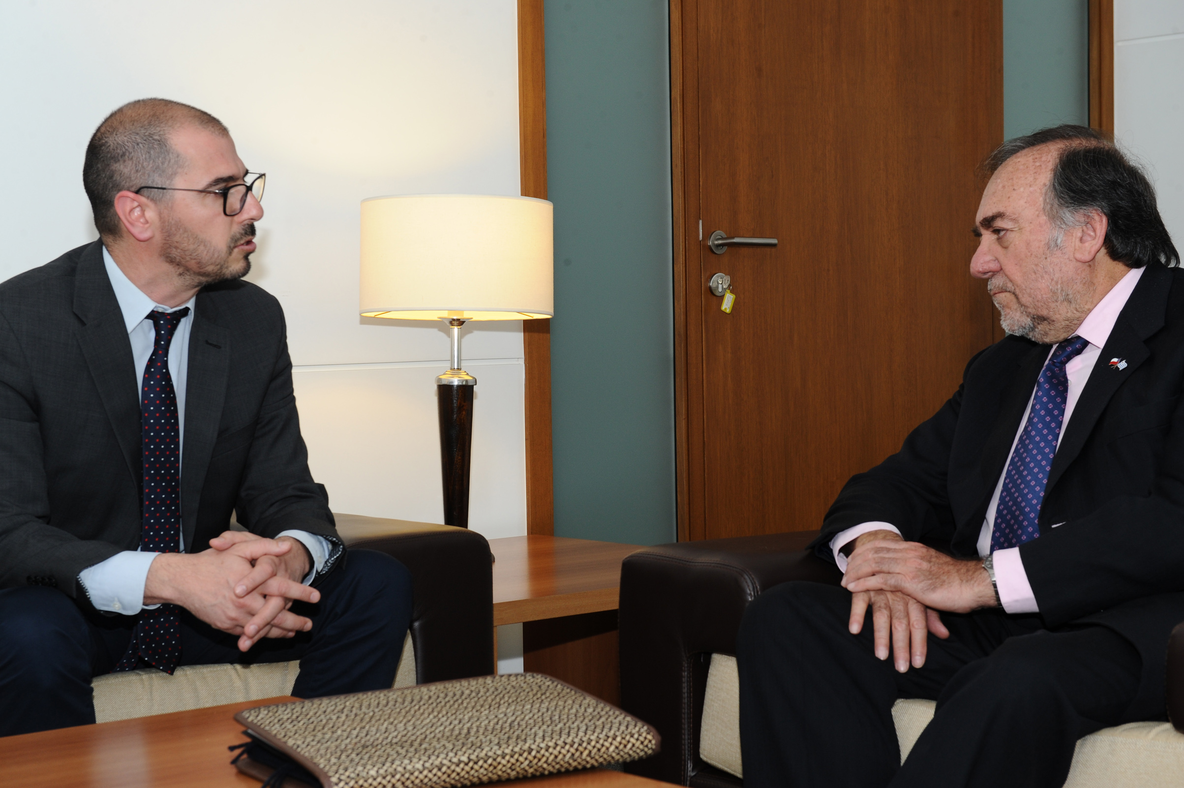 Prosecretario de Presidencia de la República, Juan Andrés Roballo, recibió a director ejecutivo de la Agencia Chilena de Cooperación, Juan Pablo Lira