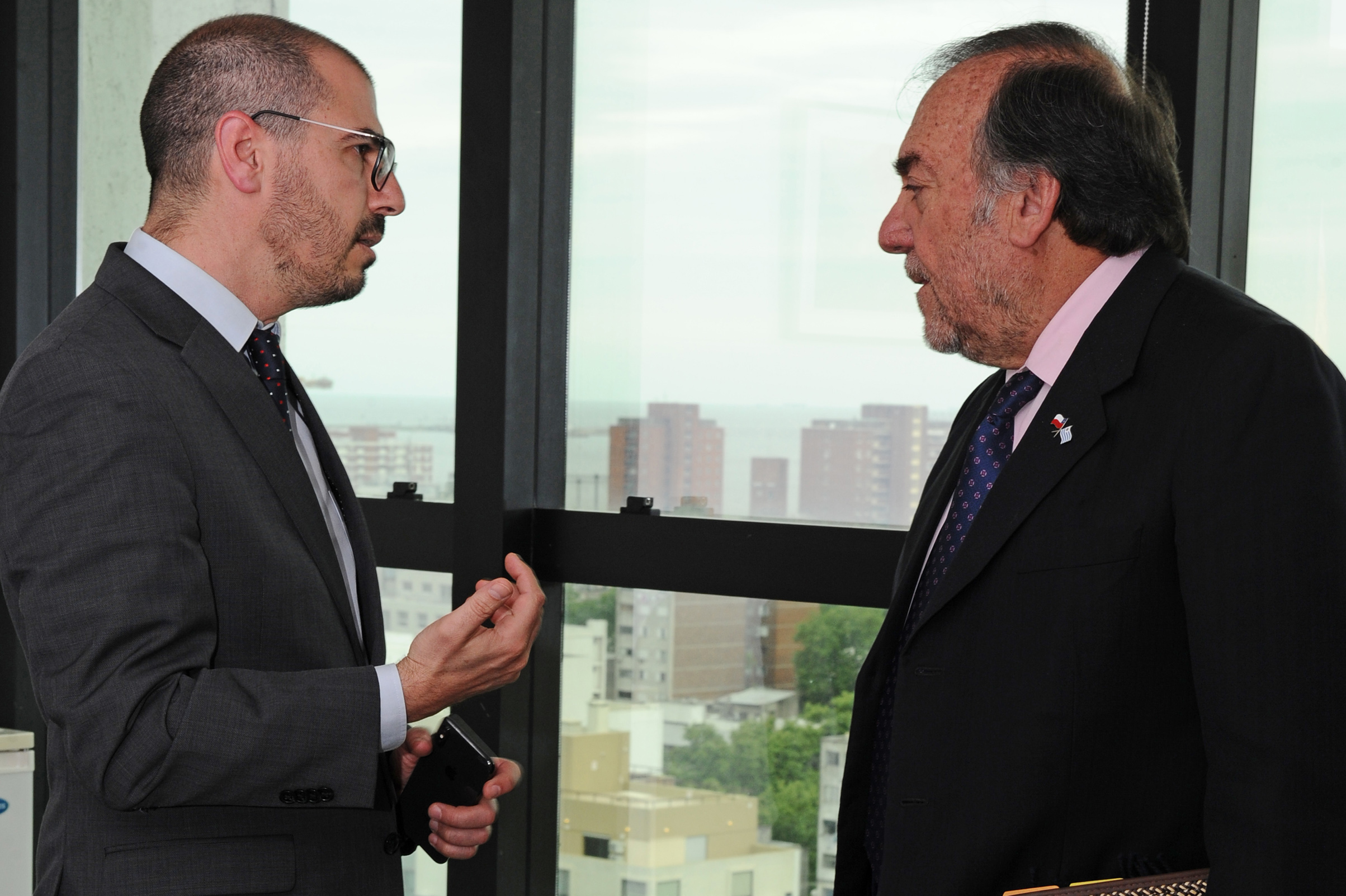 Prosecretario de Presidencia de la República, Juan Andrés Roballo, recibió a director ejecutivo de la Agencia Chilena de Cooperación, Juan Pablo Lira
