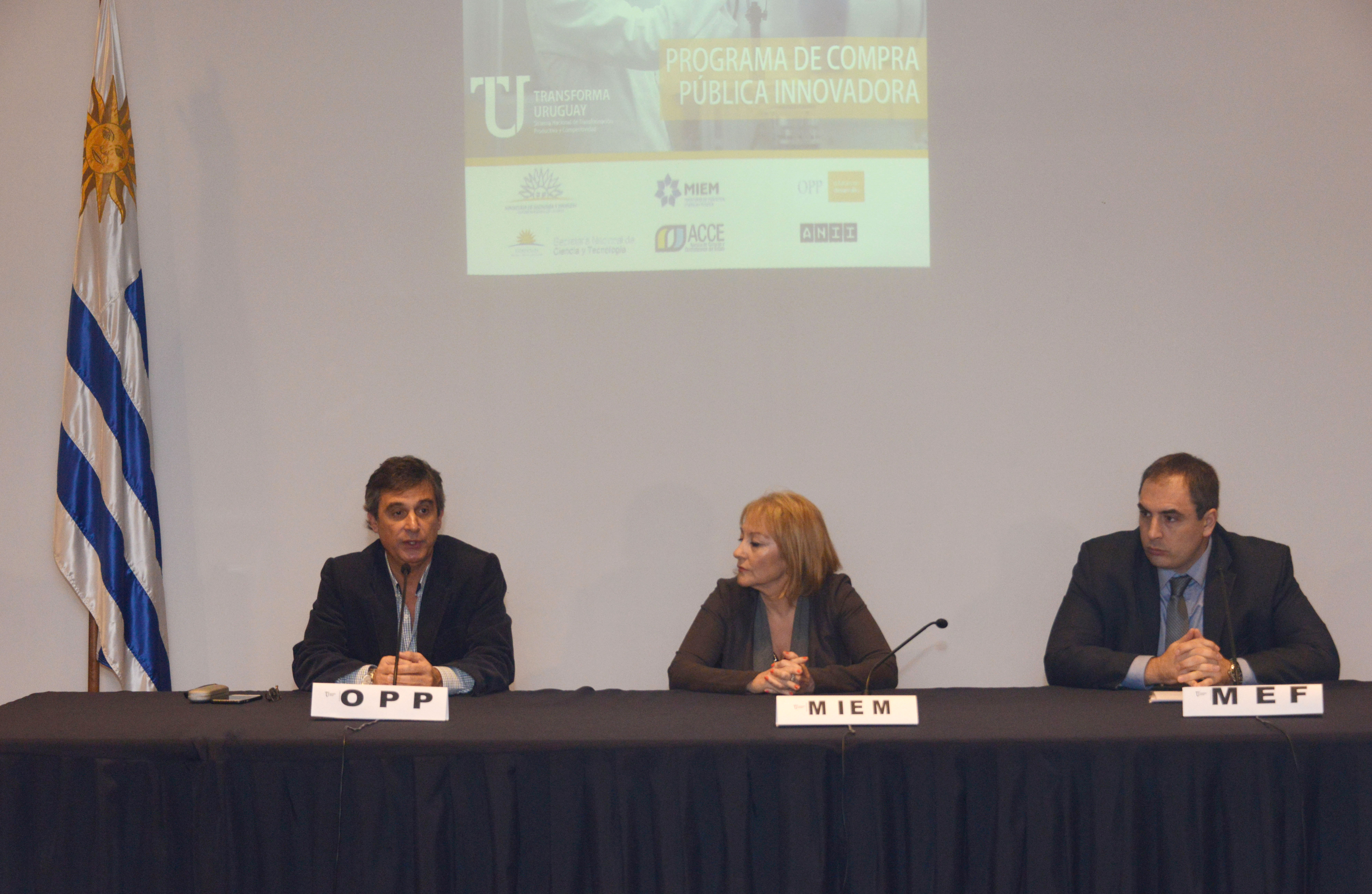Álvaro García, Carolina Cosse y Pablo Ferreri, en la presentación del programa Compra Pública Innovadora
