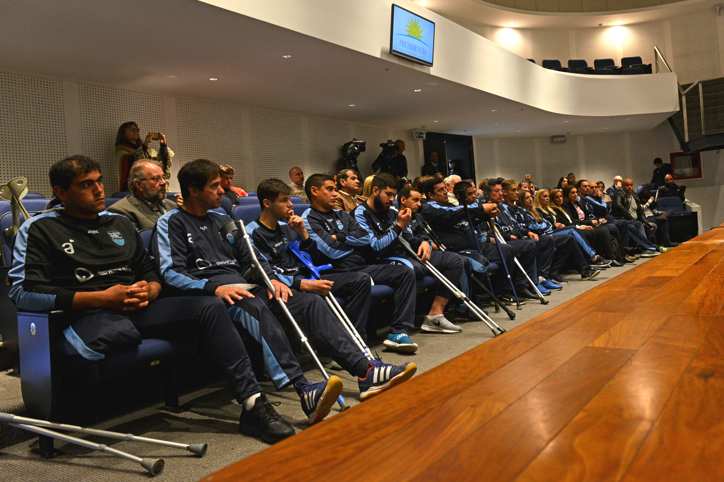 Entrega del Pabellón Nacional a selección de fútbol de amputados que representará a Uruguay en la Copa del Mundo, en Guadalajara, México