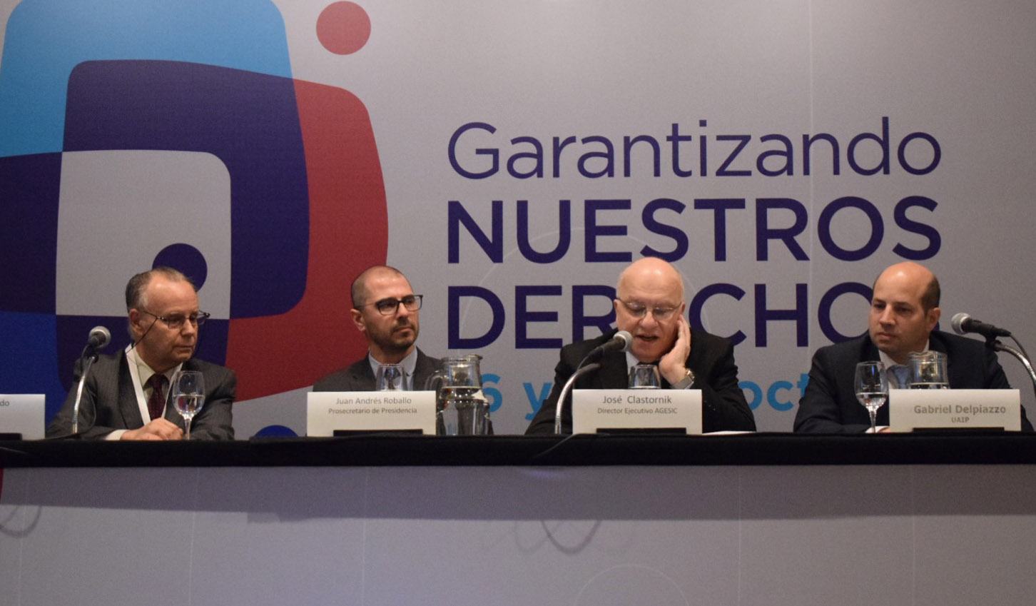 Roballo encabeza conmemoración de los diez años de promulgación de leyes de Protección de Datos Personales y de Acceso a la Información Pública
