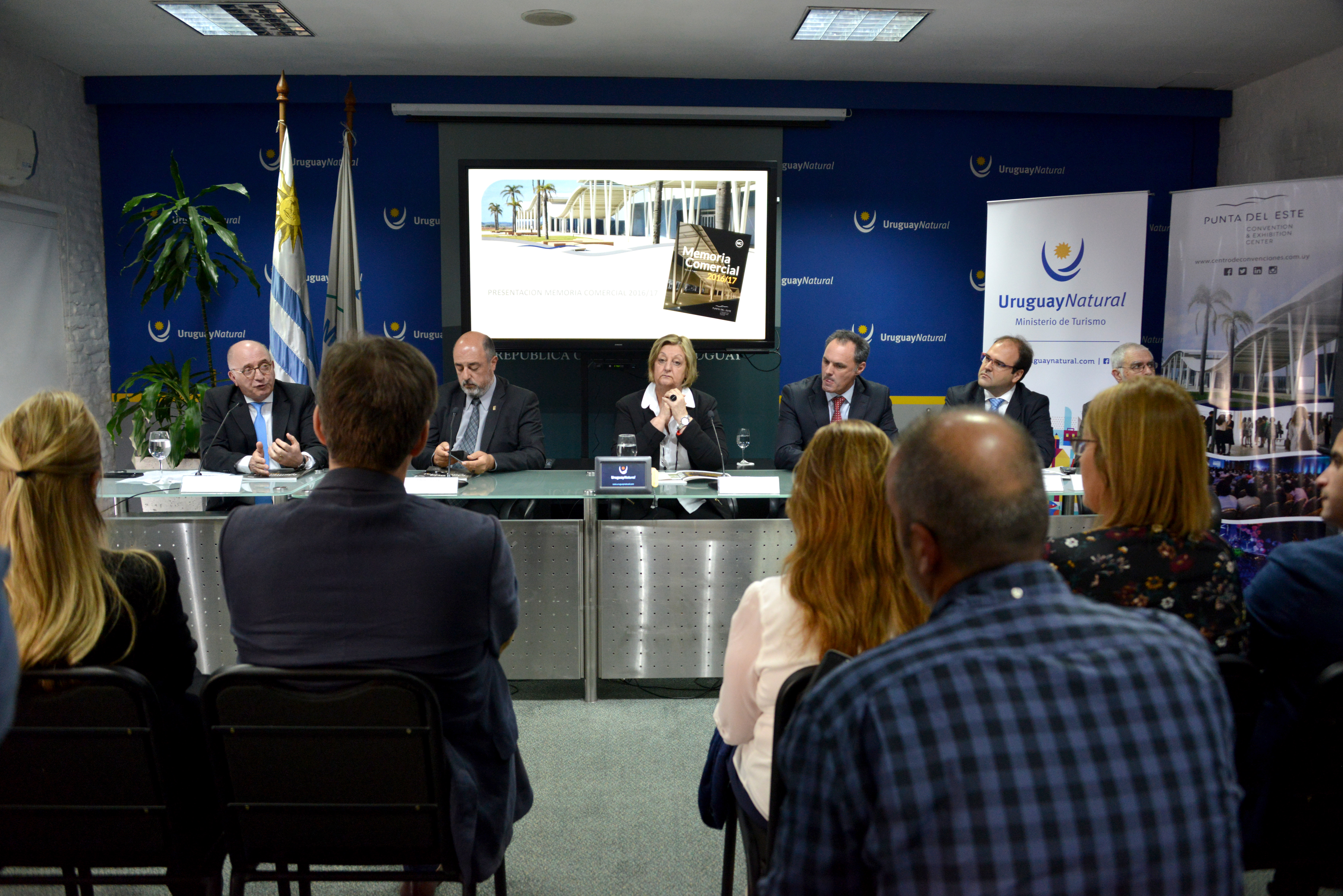 Ministra de Tursimo, Lilian Kechichian, encabeza el lanzamiento de la primera Memoria Comercial del Punta del Este