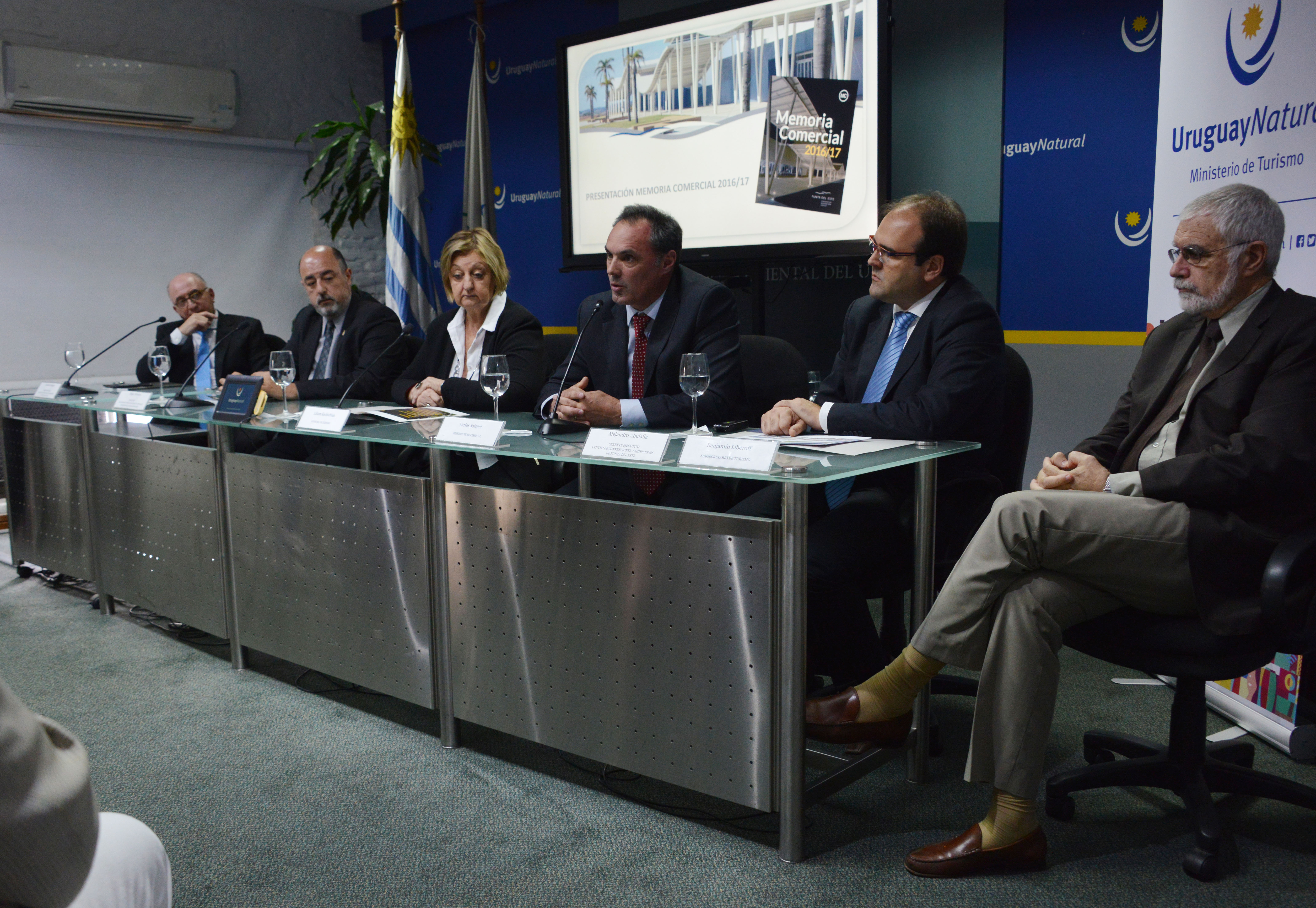 Ministra de Tursimo, Lilian Kechichian, encabeza el lanzamiento de la primera Memoria Comercial del Punta del Este