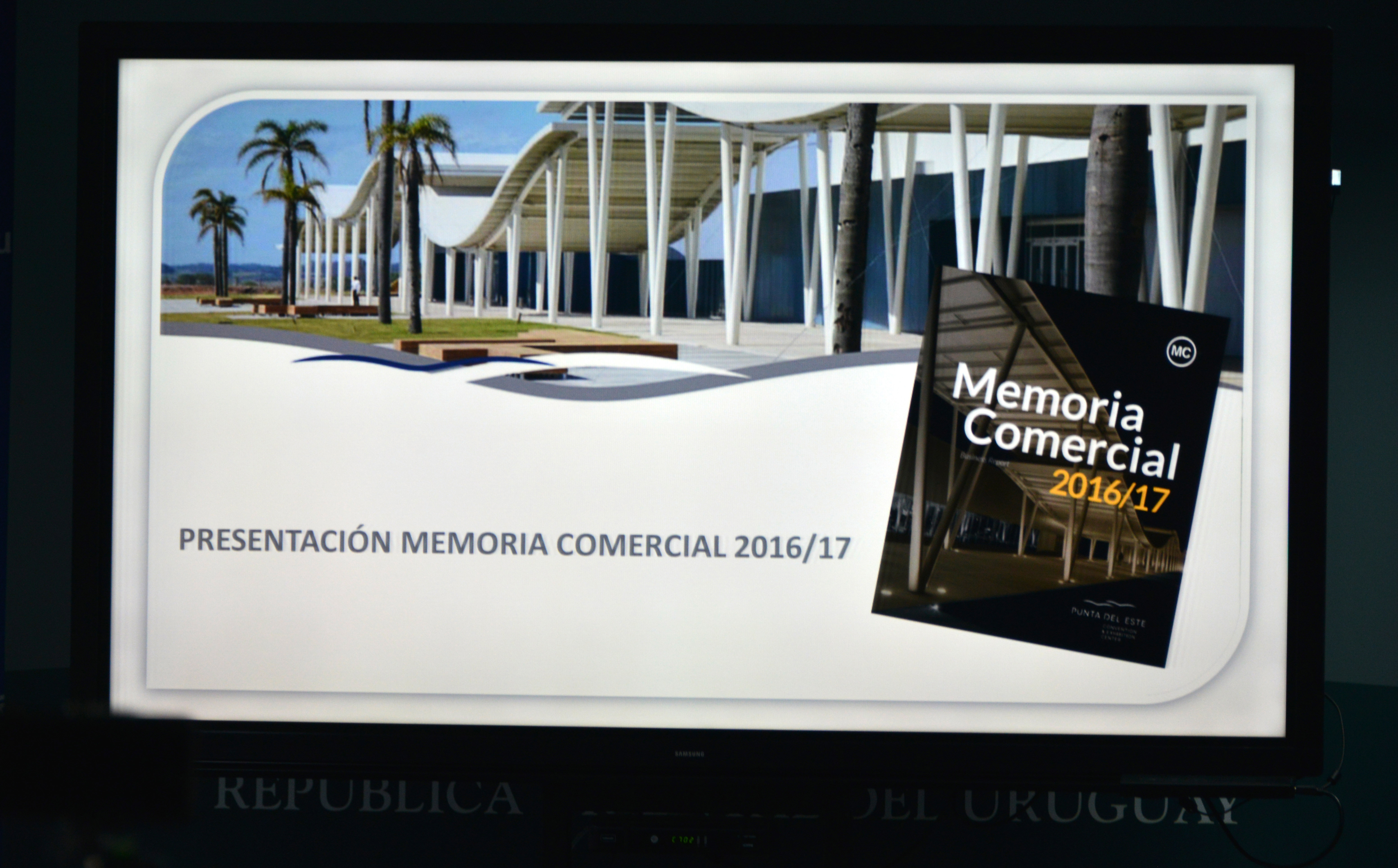 Ministra de Tursimo, Lilian Kechichian, encabeza el lanzamiento de la primera Memoria Comercial del Punta del Este