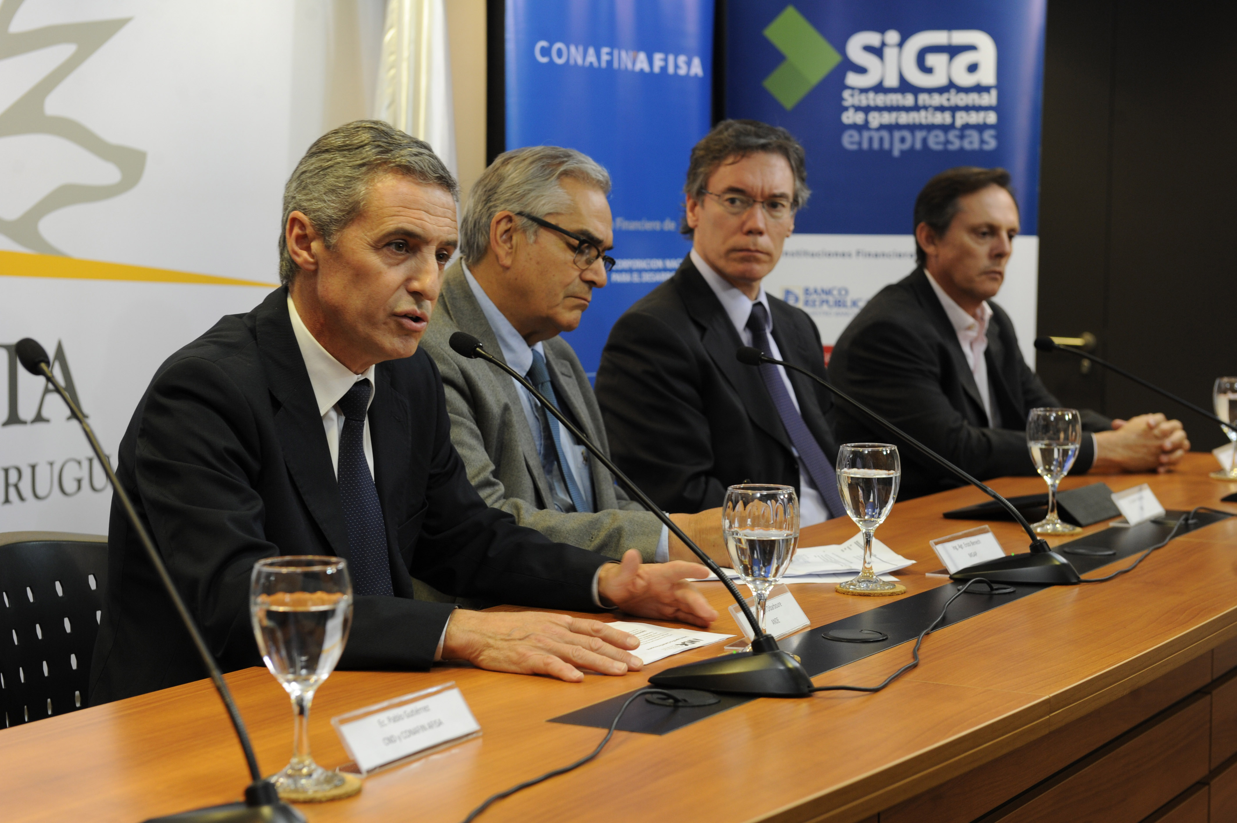 Enzo Benech y Martin Dibarboure encabezan el lanzamiento de la línea de garantía para arroceros de ANDE