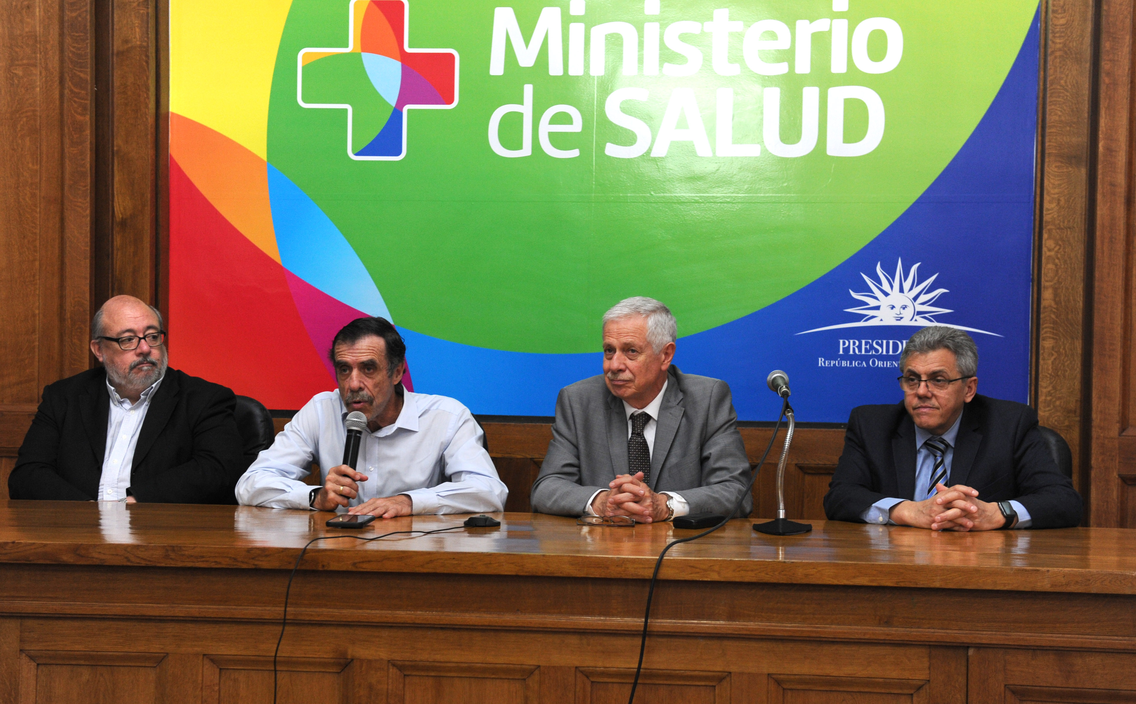 Ministro Jorge Basso y Miguel Brechner encabezan la presentación de la digitalización del Carné del Adulto Mayor