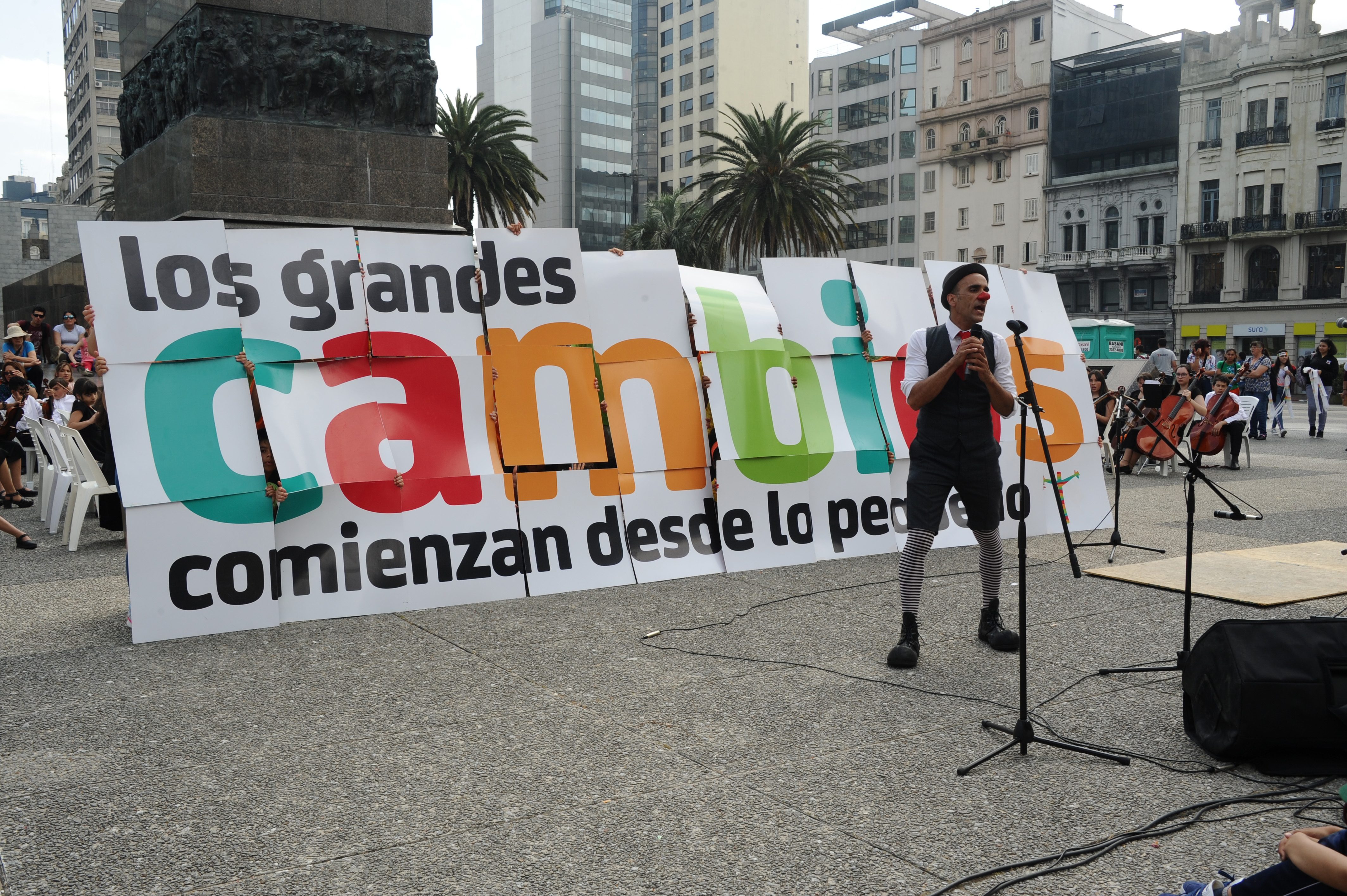 “Fiesta del buentrato” realizada en plaza Independencia