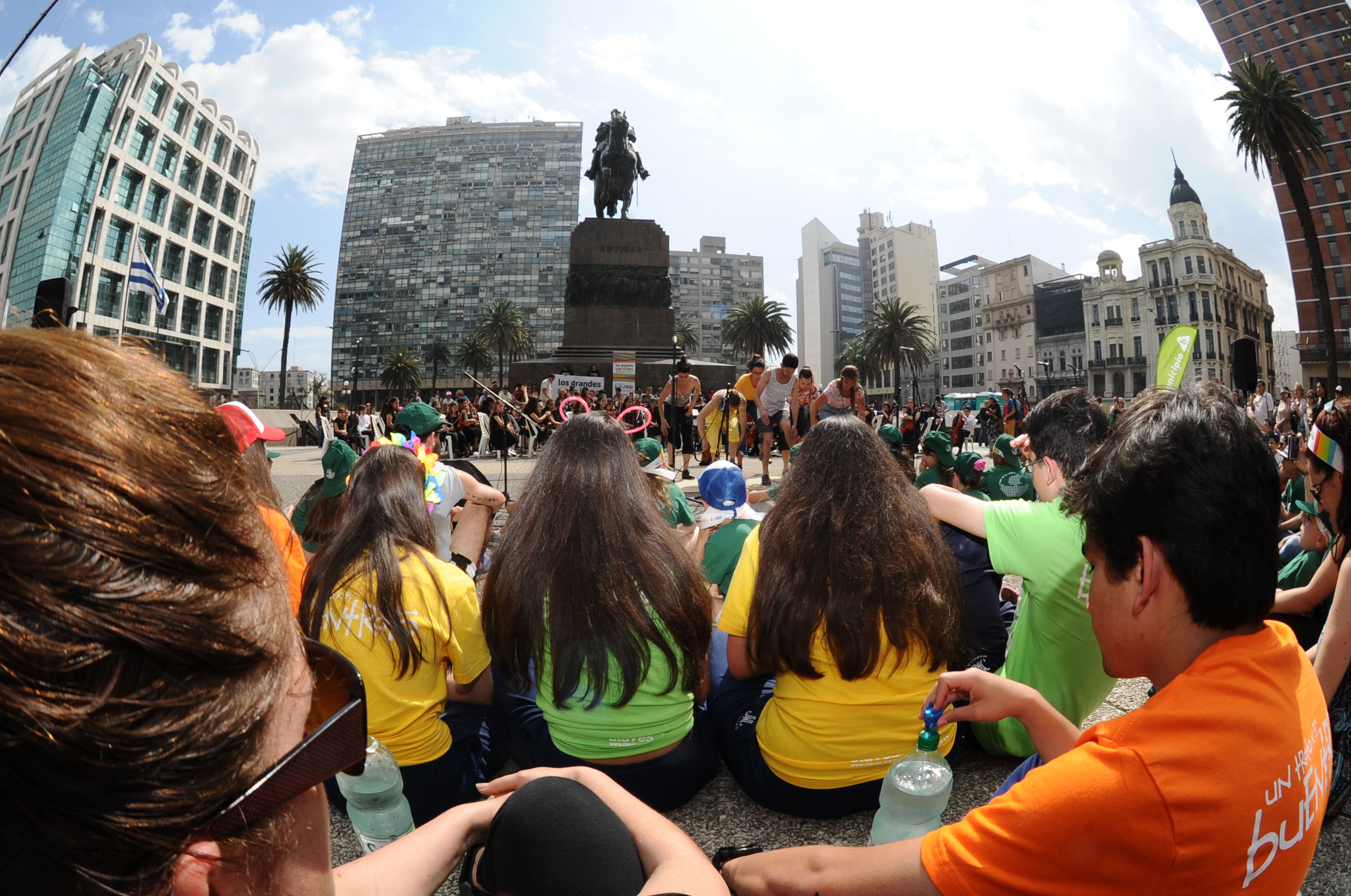 “Fiesta del buentrato” realizada en plaza Independencia