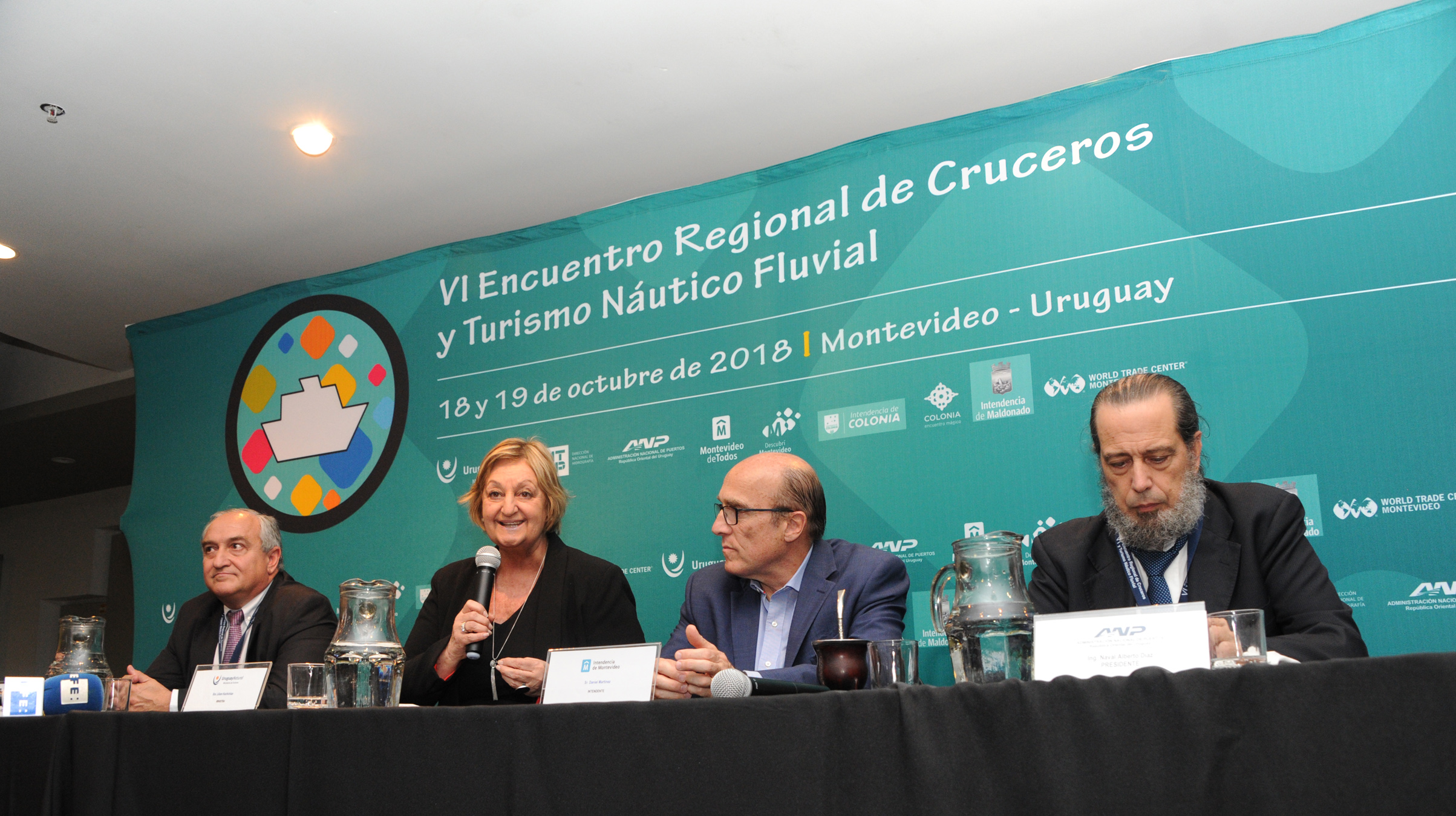 Ministra de Turismo, Liliam Kechichian, haciendo uso de la palabra