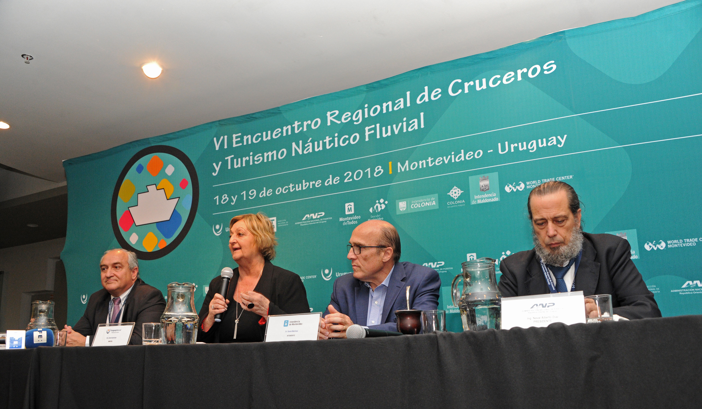 Ministra de Turismo, Liliam Kechichian, haciendo uso de la palabra