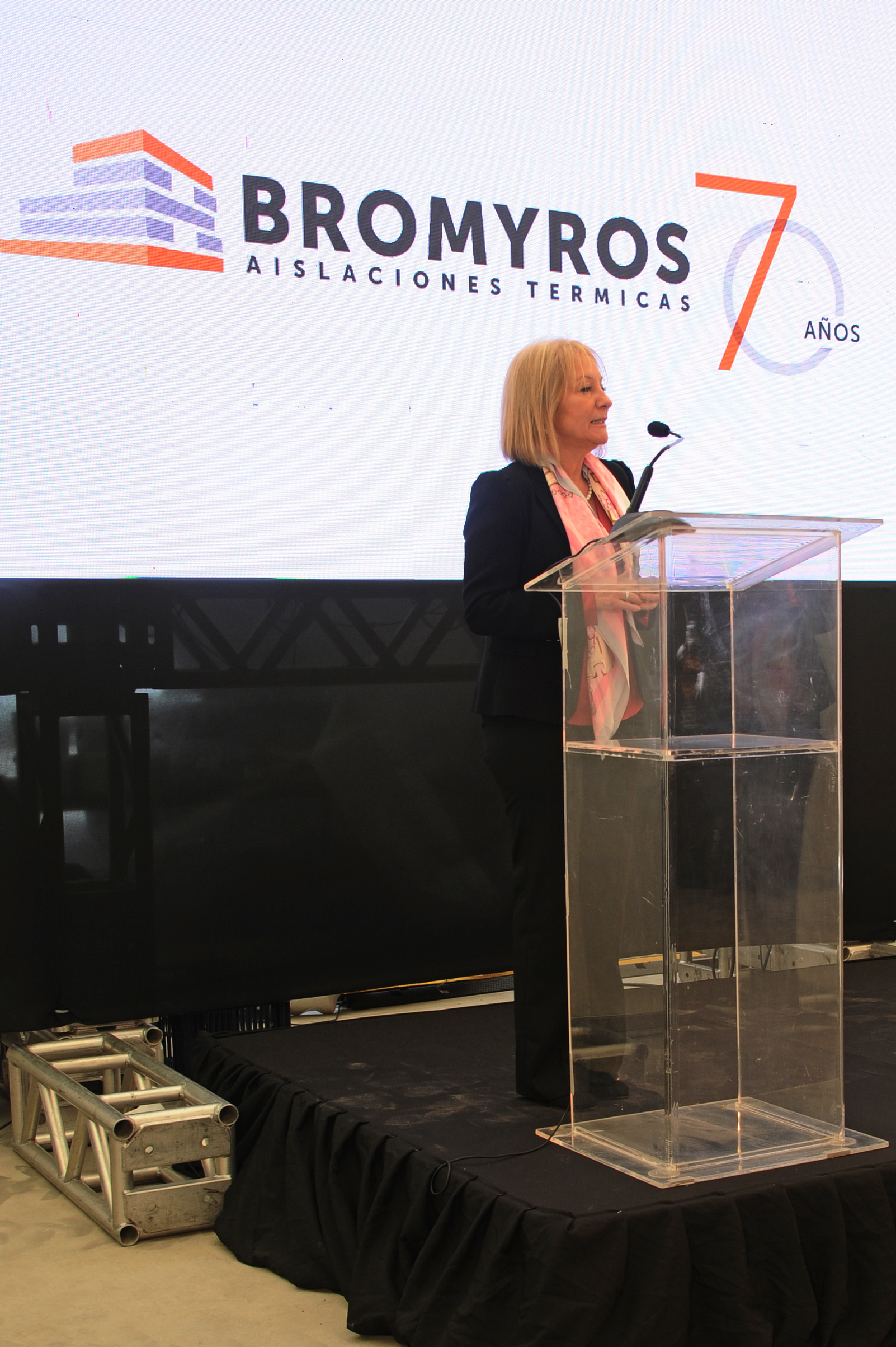 Ministros Carolina Cosse y Ernesto Murro participaron de inauguración de nueva planta industrial