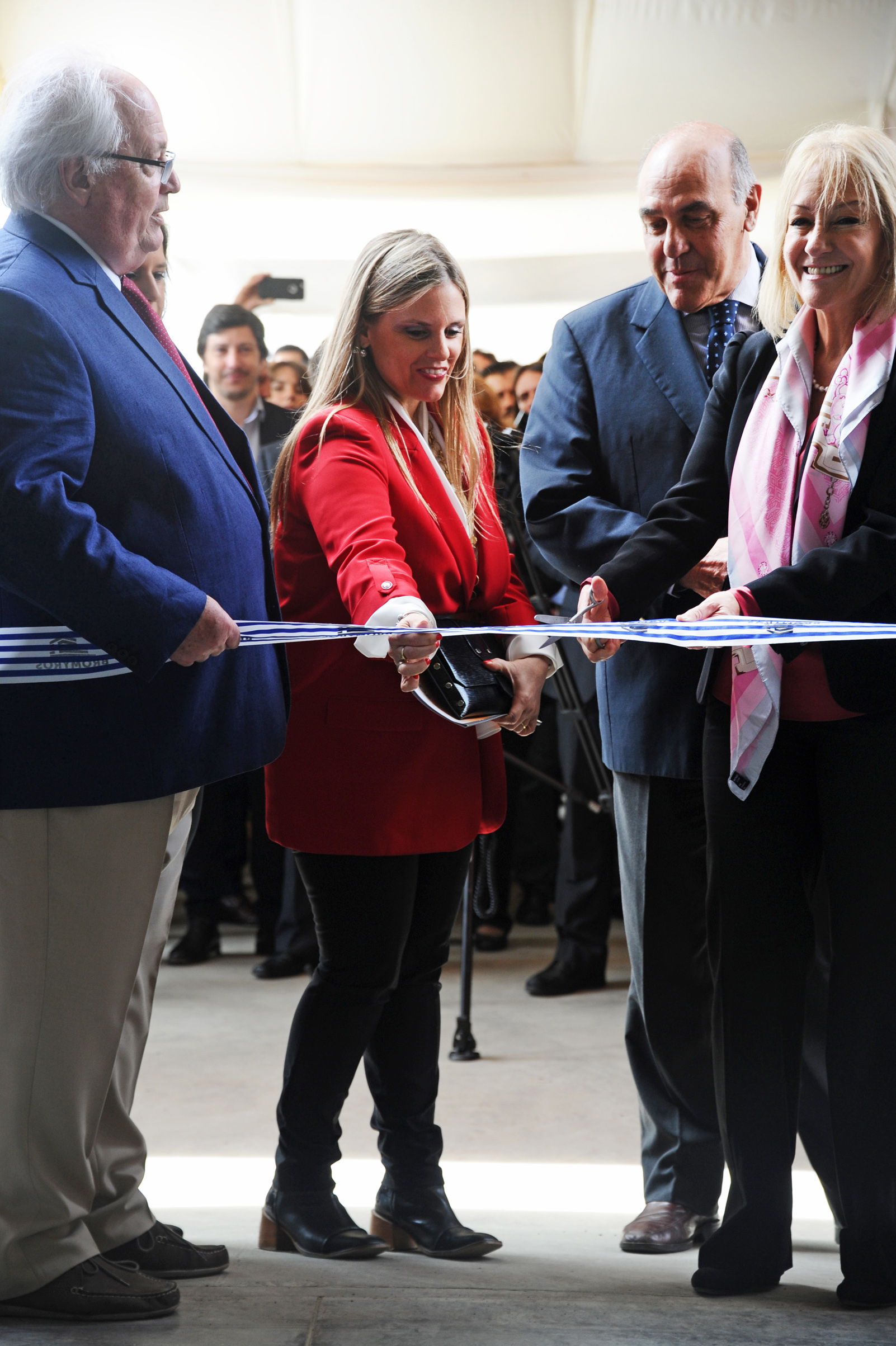 Ministros Carolina Cosse y Ernesto Murro participaron de inauguración de nueva planta industrial