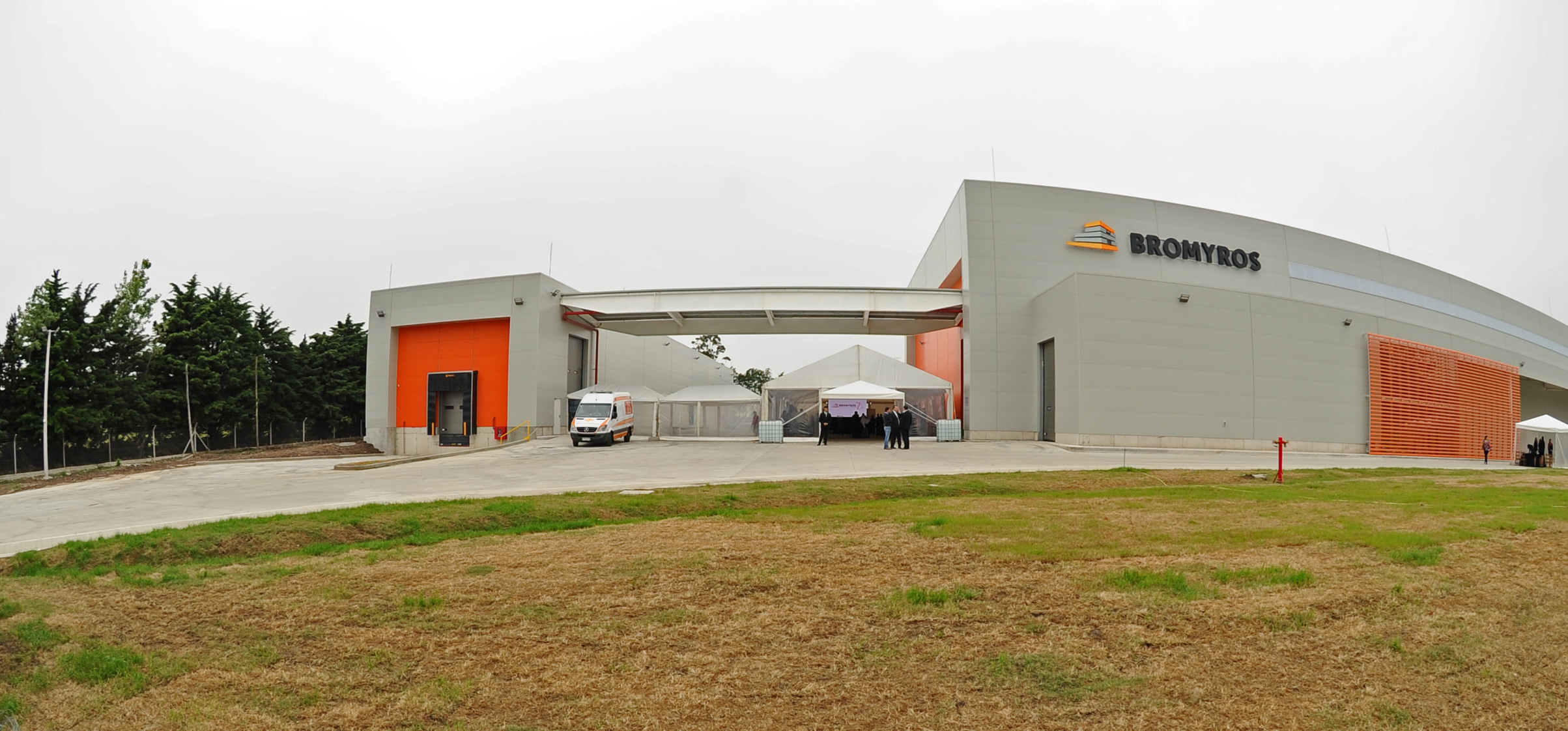 Ministros Carolina Cosse y Ernesto Murro participaron de inauguración de nueva planta industrial