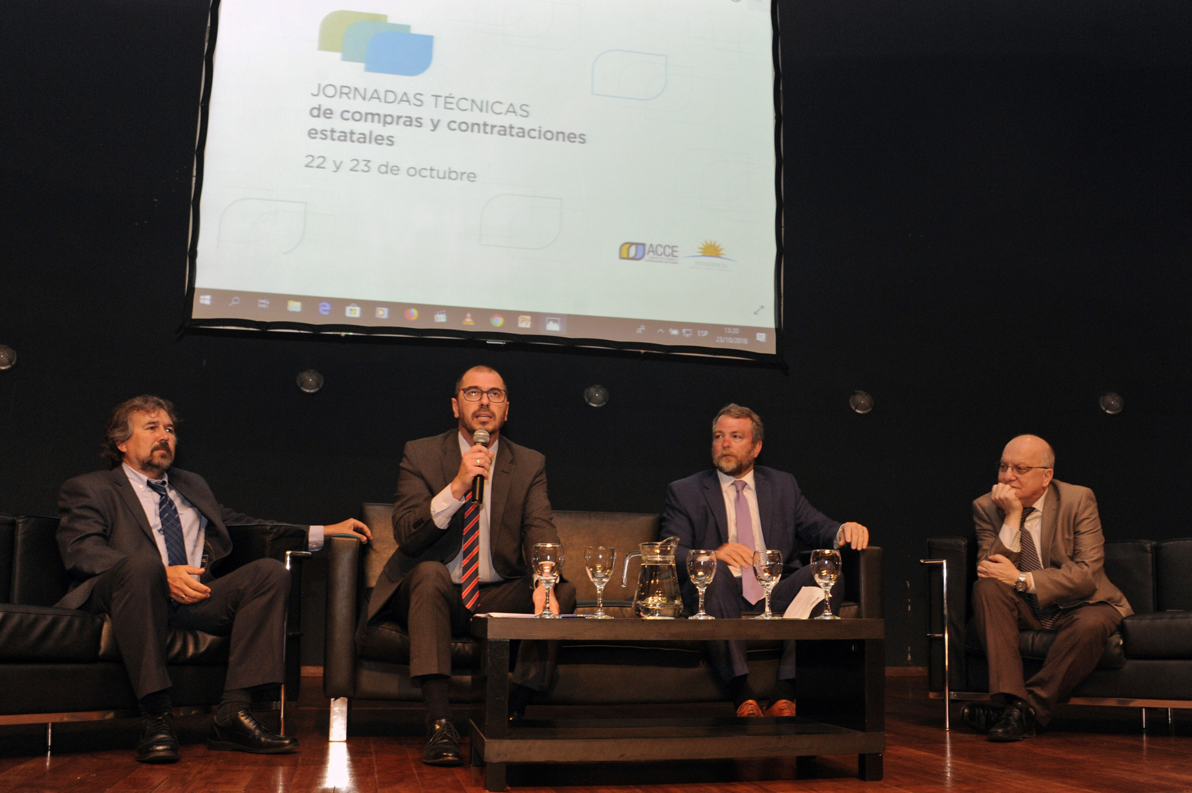 Prosecretario de Presidencia de la República, Juan Andrés Roballo, haciendo uso de la palabra