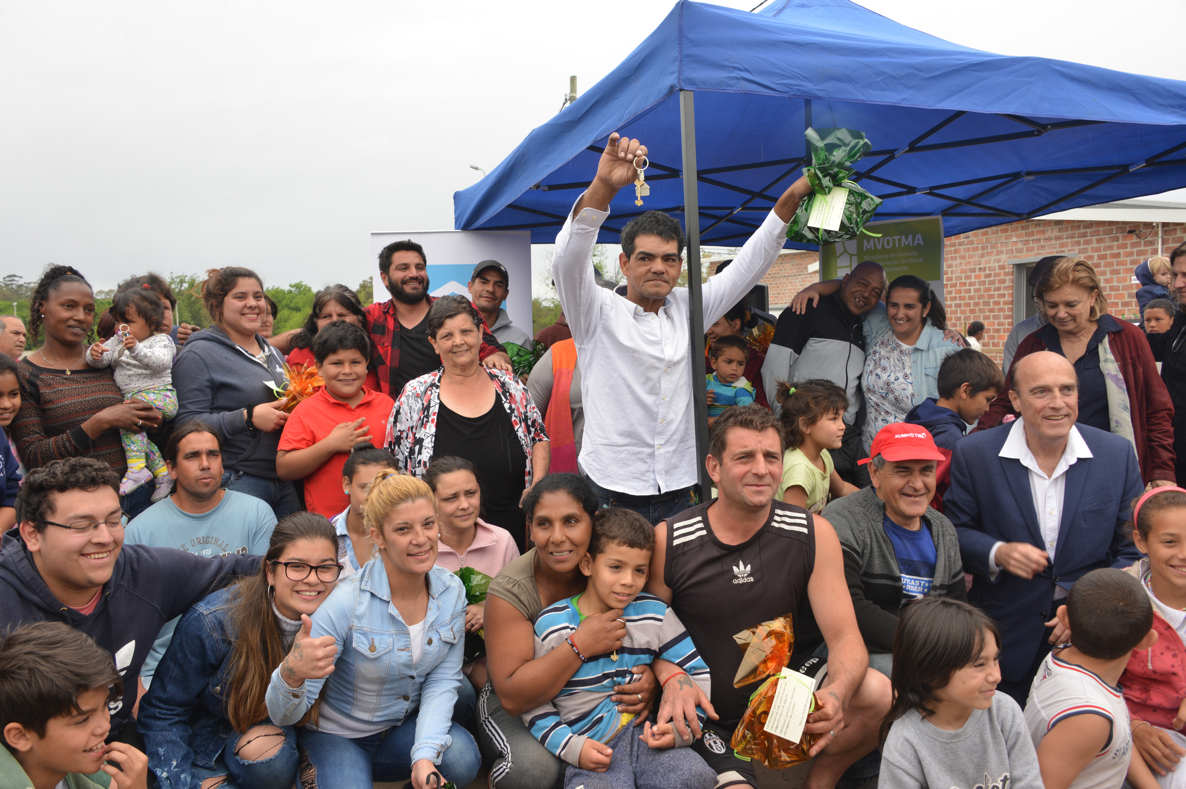 Inauguración de viviendas cuyos beneficiarios son familias que habitaban en el ex asentamiento Lavalleja