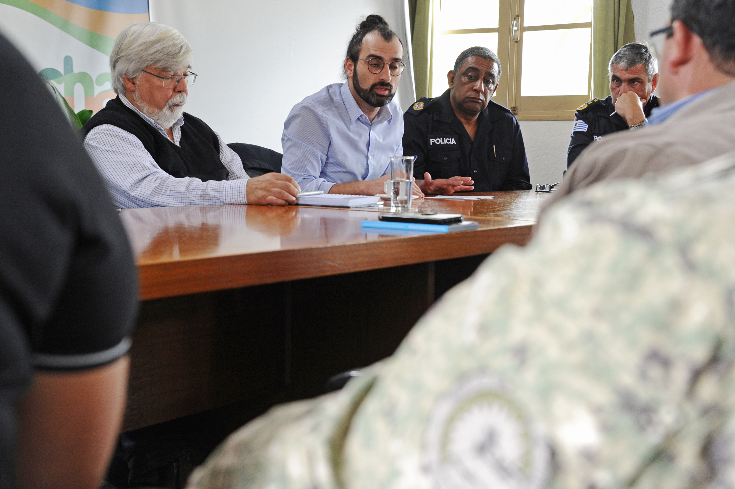 Ministro del Interior, Eduardo Bonomi, y otras autoridades de la cartera durante reuniones de trabajo mantenidas en Rocha