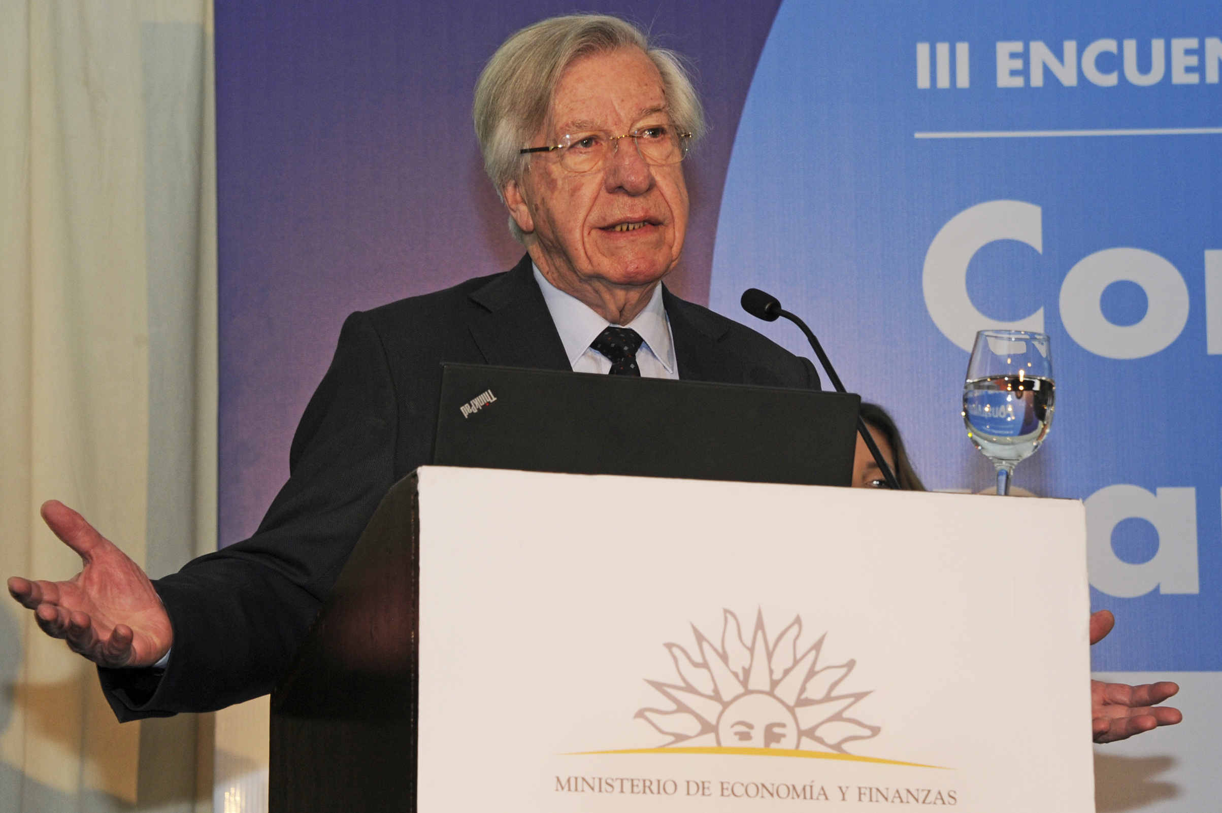 Ministro de Economía y Finanzas, Danilo Astori, haciendo uso de la palabra