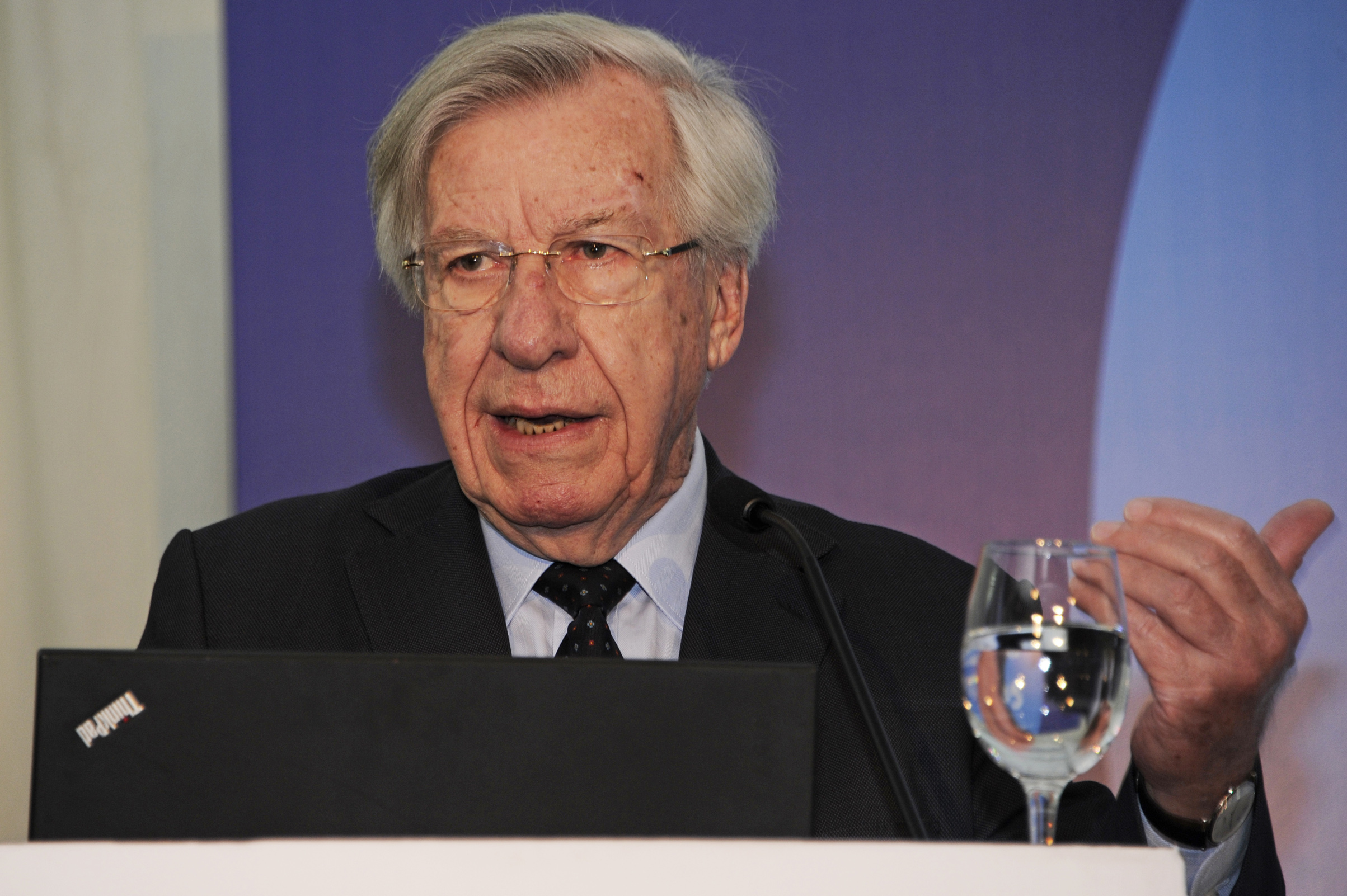 Ministro de Economía y Finanzas, Danilo Astori, haciendo uso de la palabra