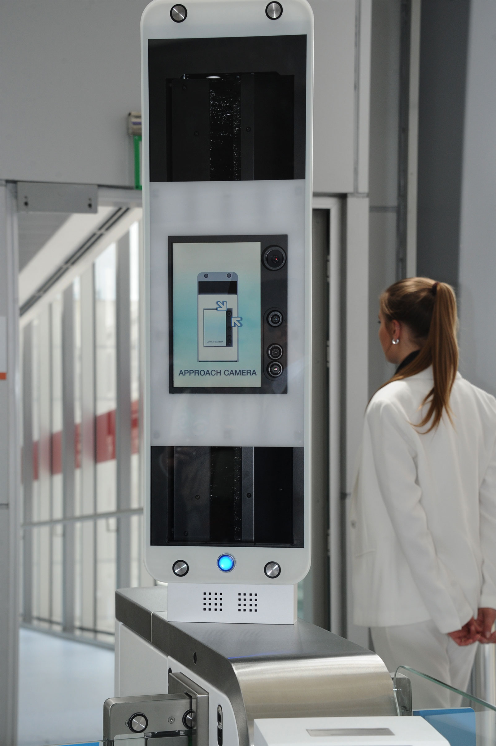 Inauguración de nuevo sistema de reconocimiento facial del aeropuerto internacional de Carrasco