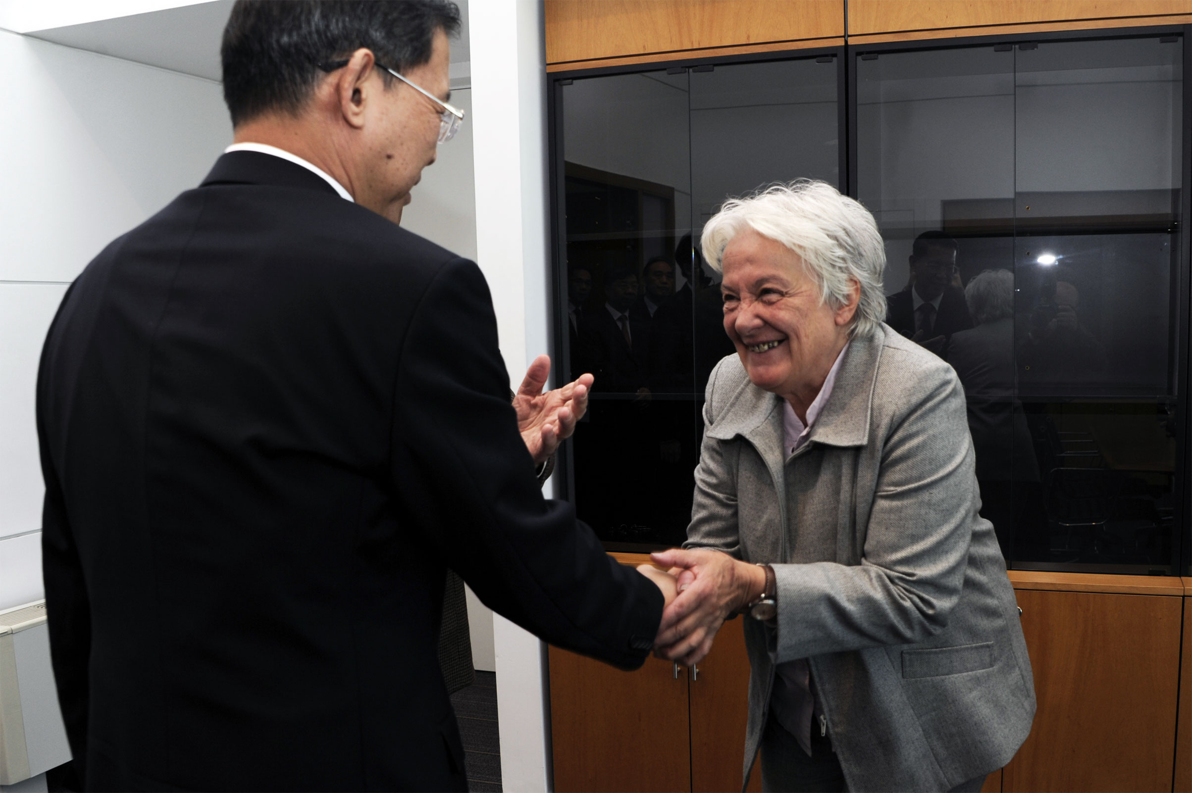 Presidente Tabaré Vázquez y vicepresidenta Lucía Topolansky recibieron en Torre Ejecutiva a delegación de parlamentarios de China