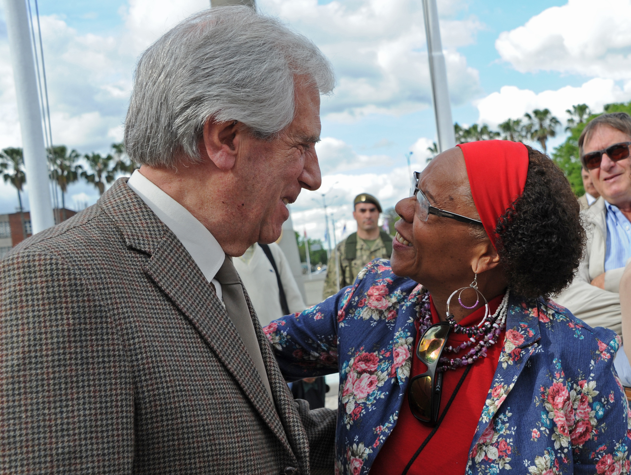 Presidente Tabaré Vázquez saluda a integrantes de la colectividad afrodecendiente