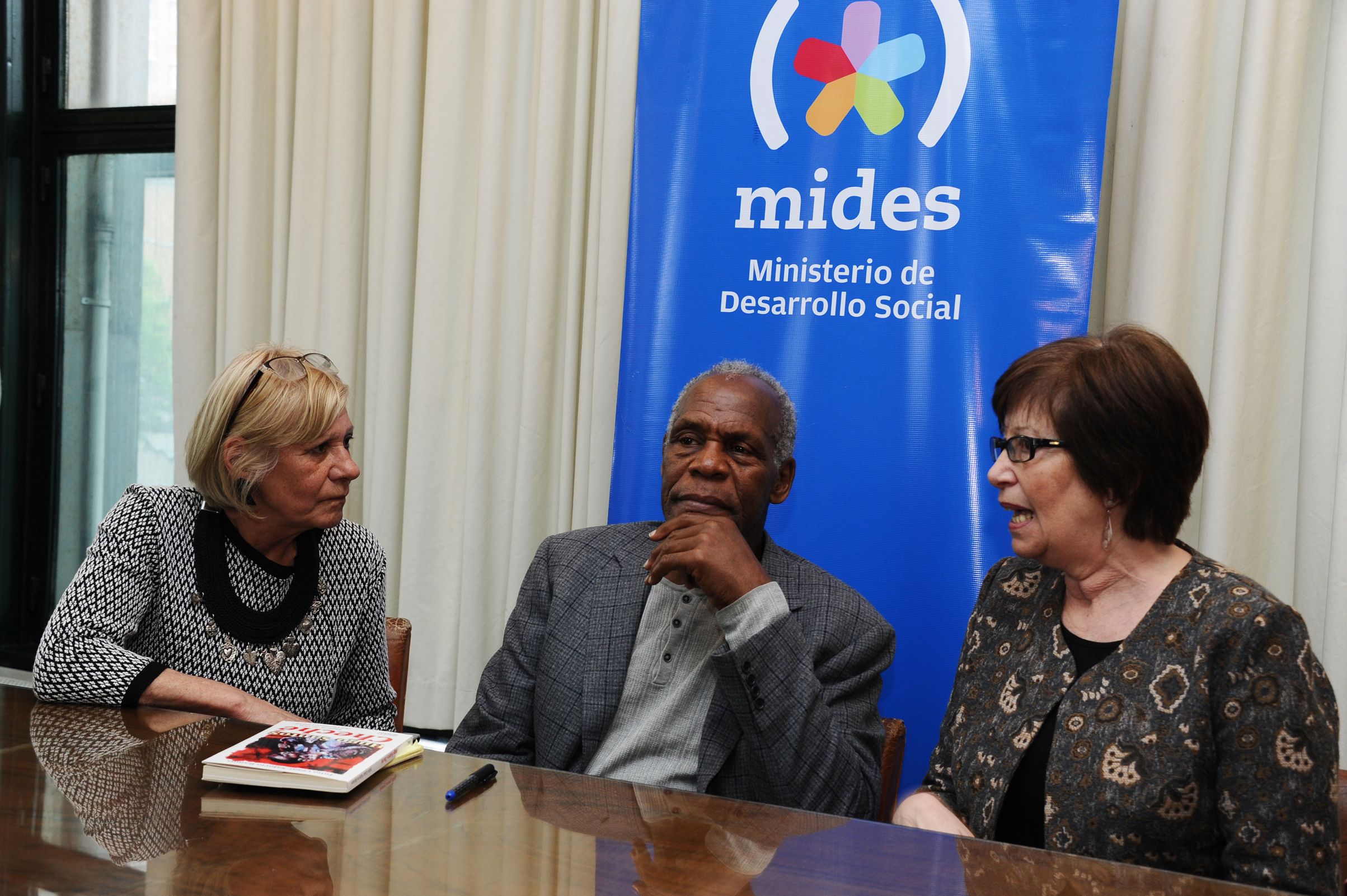 Ministra Marina Arismendi se reunió con el actor y embajador de Buena Voluntad de la Organización de las Naciones Unidas (ONU) Danny Glover