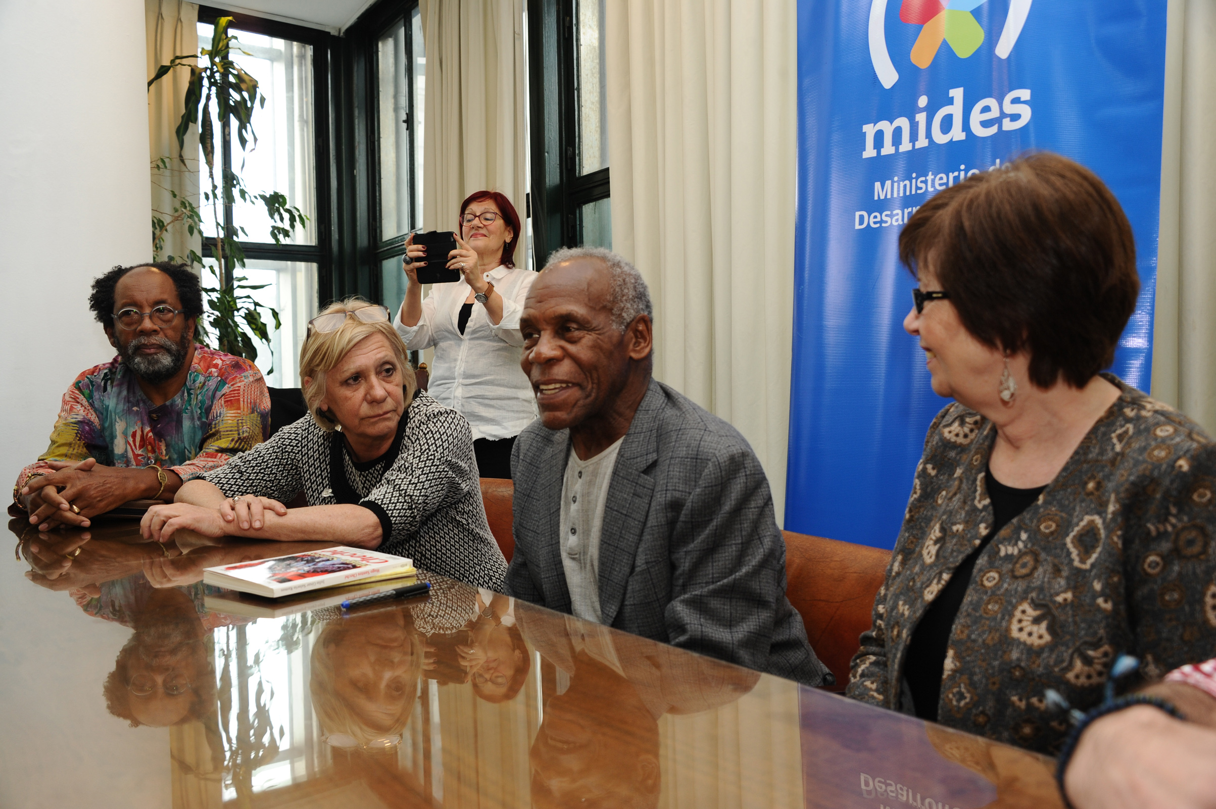 Ministra Marina Arismendi se reunió con el actor y embajador de Buena Voluntad de la Organización de las Naciones Unidas (ONU) Danny Glover