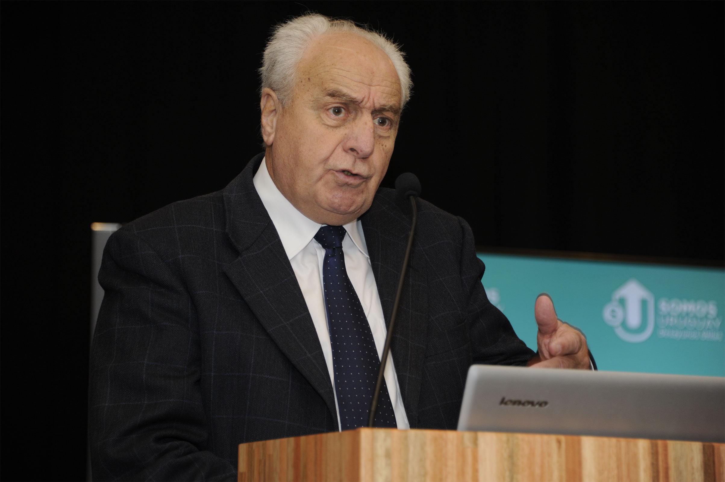 Ministro de Transporte y Obras Públicas, Víctor Rossi, disertó en actividad organizada por “Somos Uruguay”