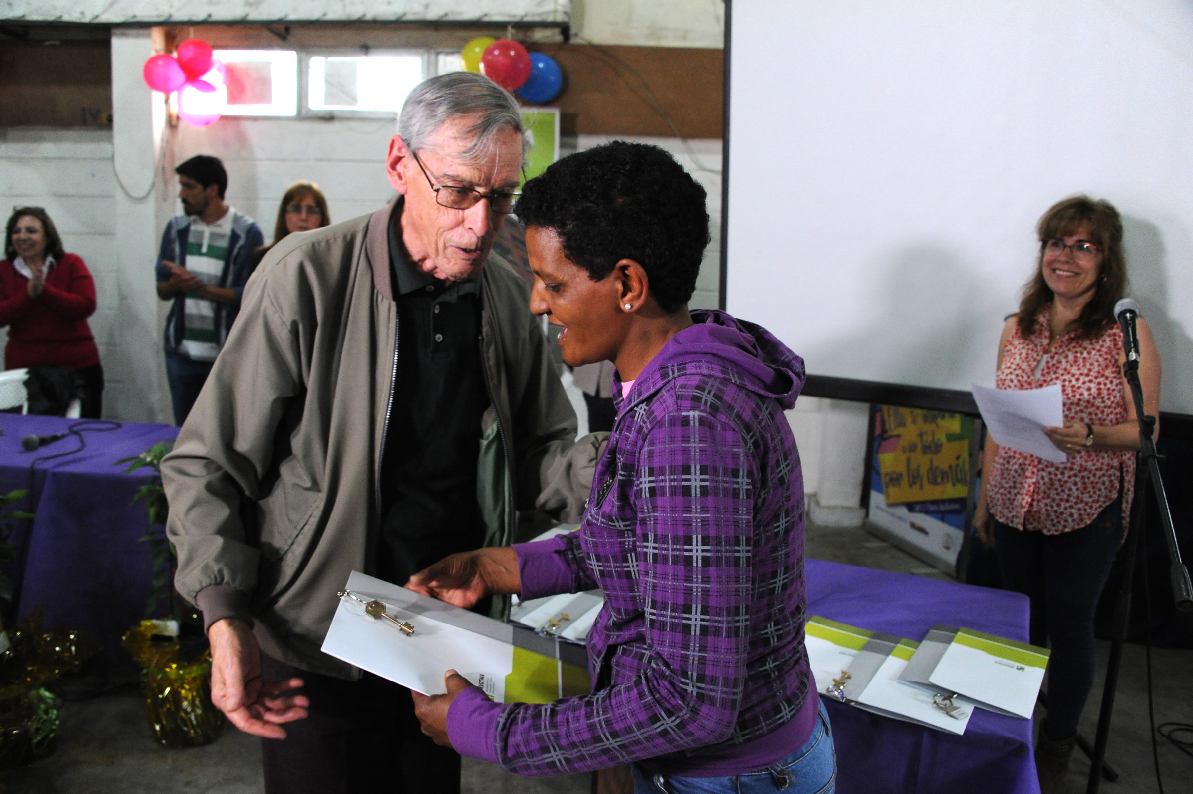 Entrega de viviendas del Plan Juntos en barrio Marconi, Montevideo