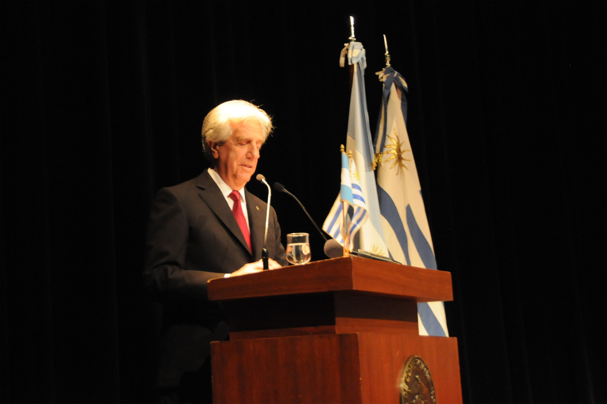 Presidente Tabaré Vázquez recibió título doctor “honoris causa”