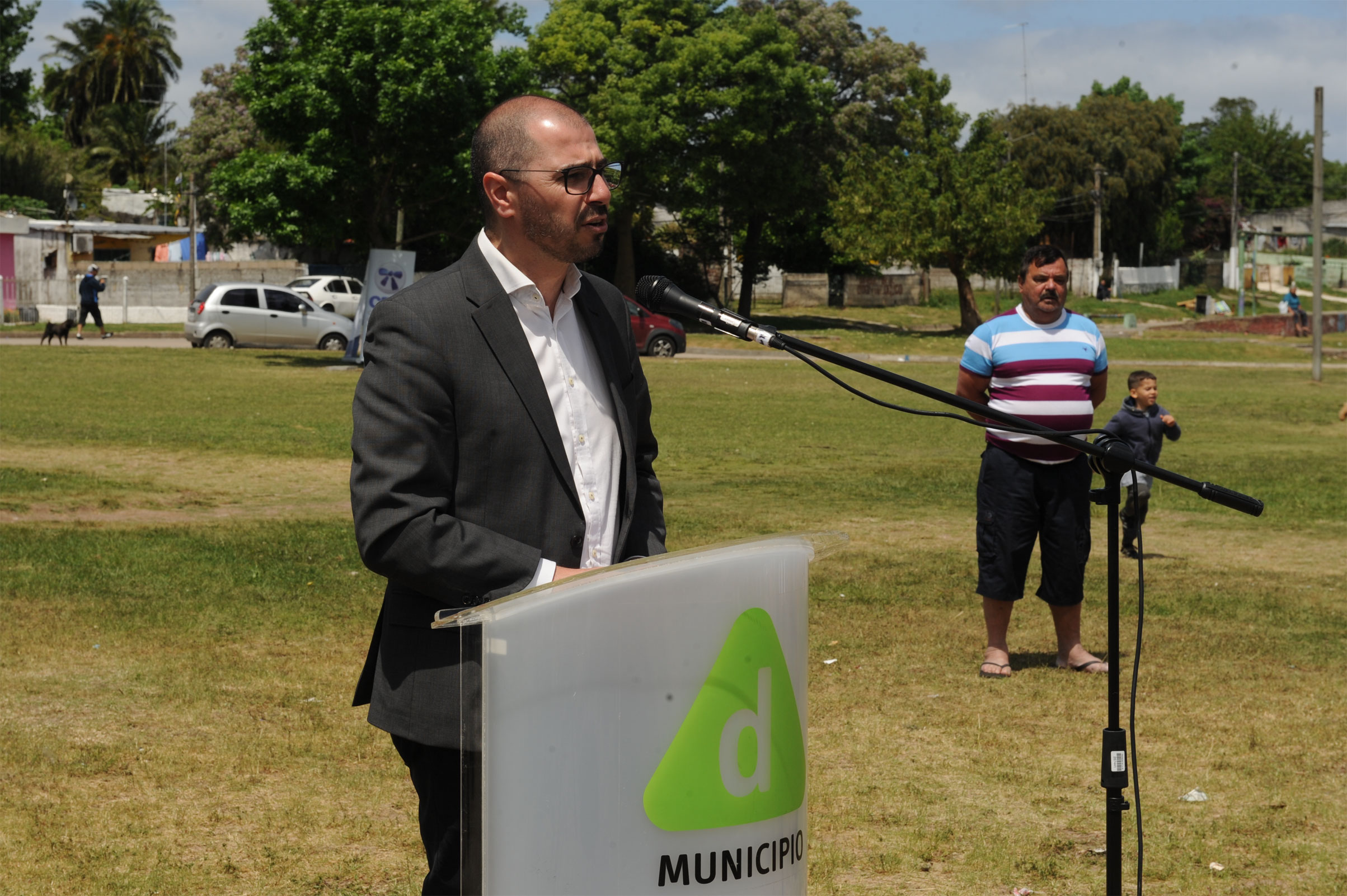 Prosecretario de Presidencia, Juan Andrés Roballo, haciendo uso de la palabra en barrio Casavalle