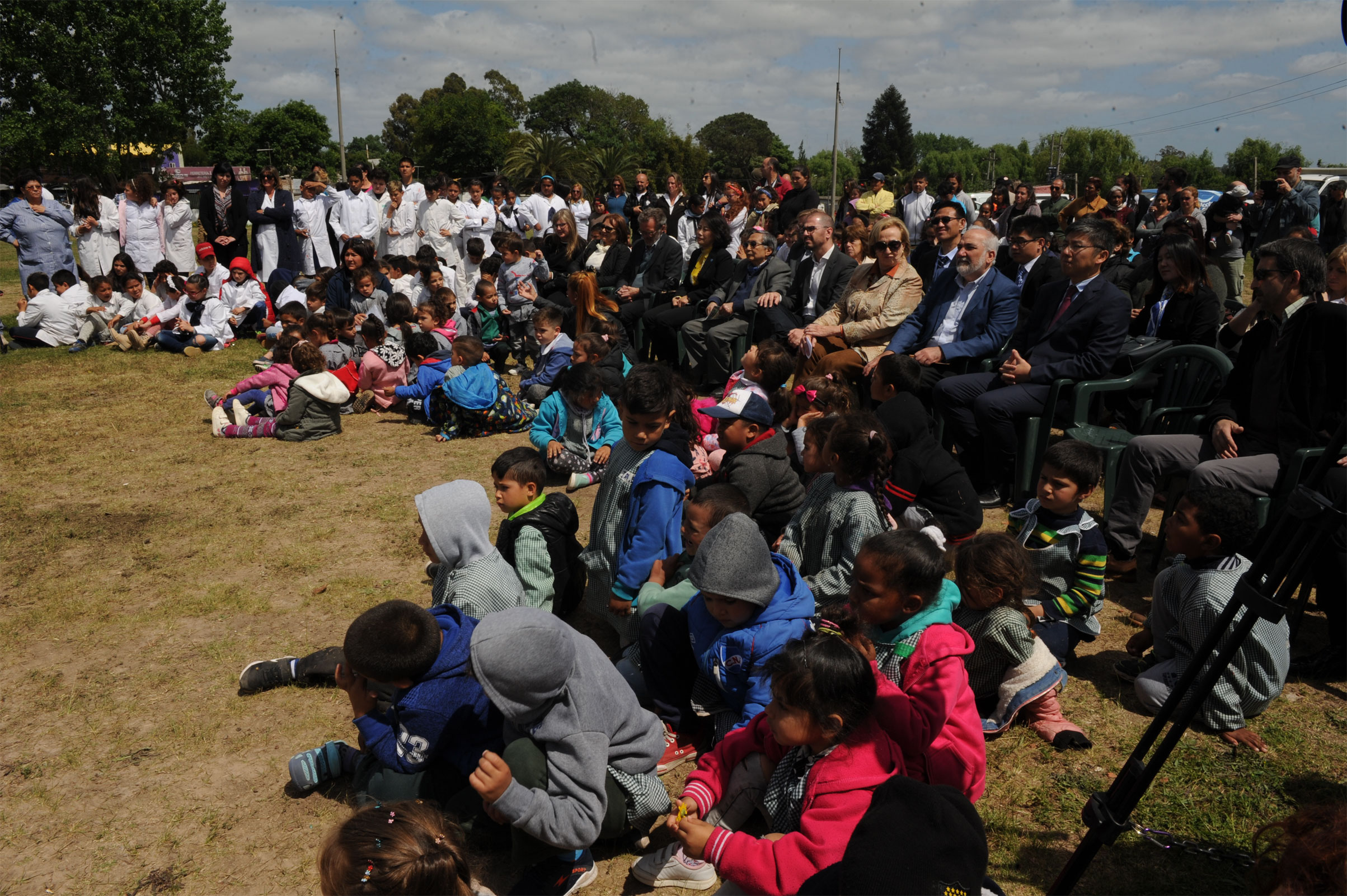 Acto de colocación de piedra fundamental de inicio de obras de nuevo local de escuela de tiempo completo en Casavalle