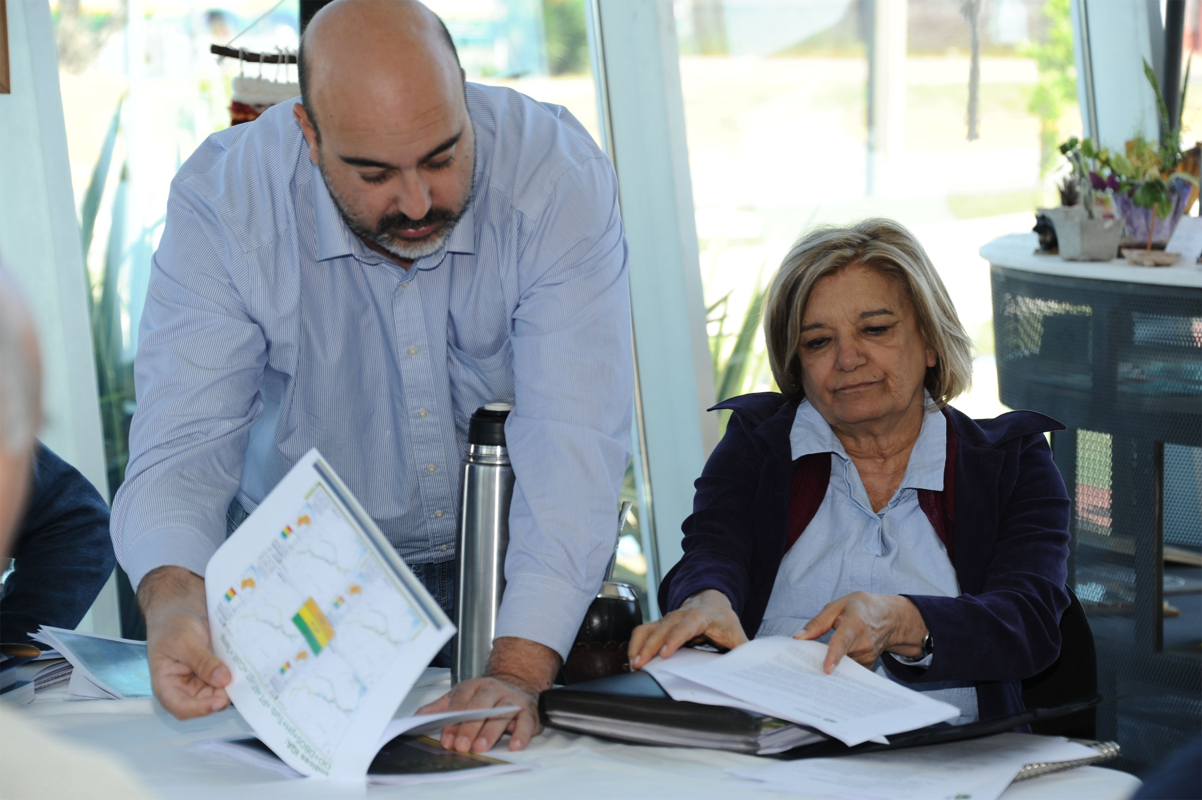 Reunión entre ministra Eneida de León e intendentes