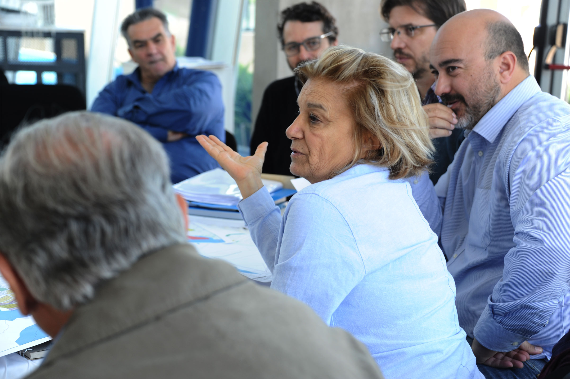 Reunión entre ministra Eneida de León e intendentes