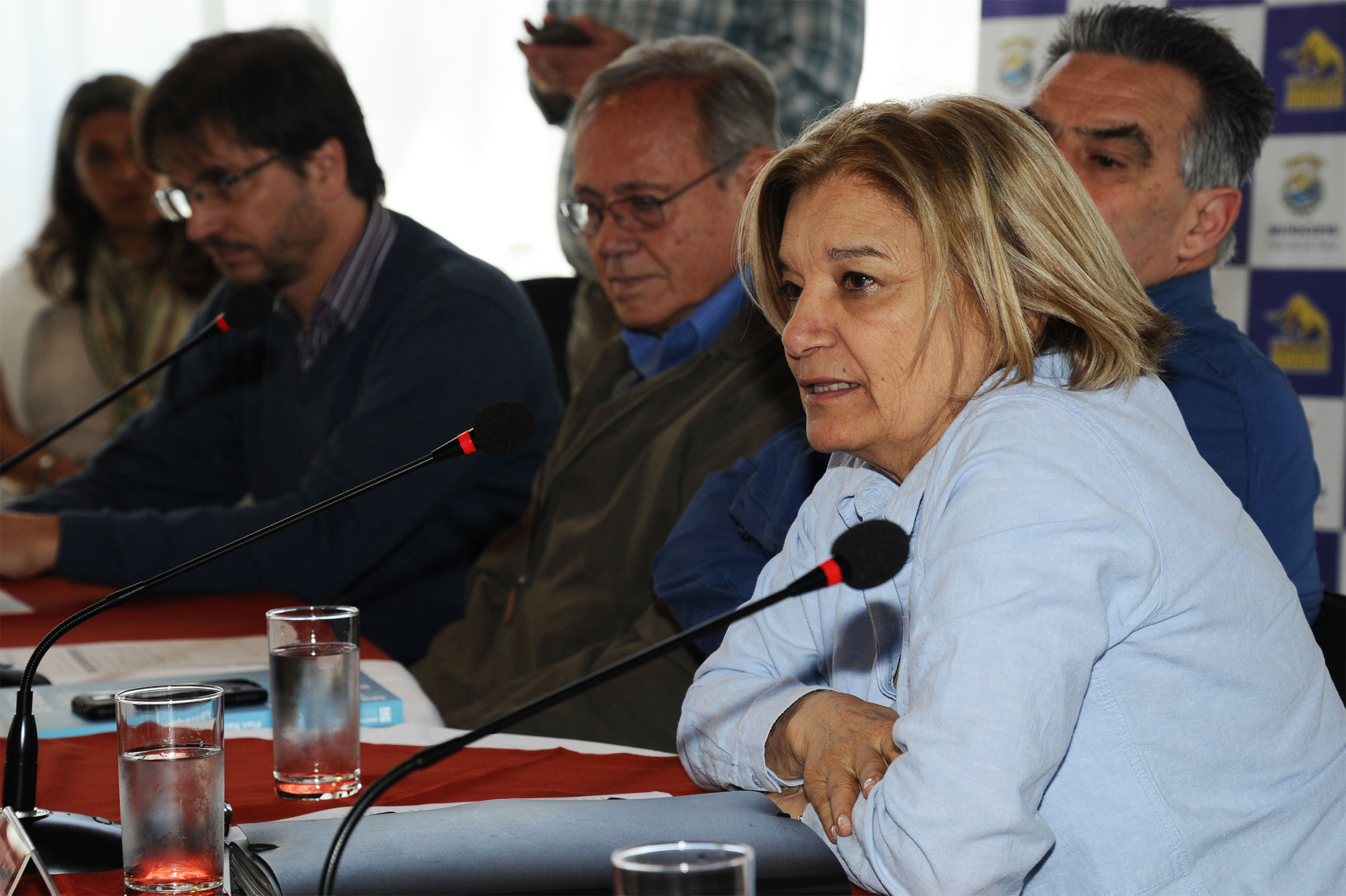 Eneida de León y autoridades del Ministerio de Vivienda en Paso de los Toros, Tacuarembó