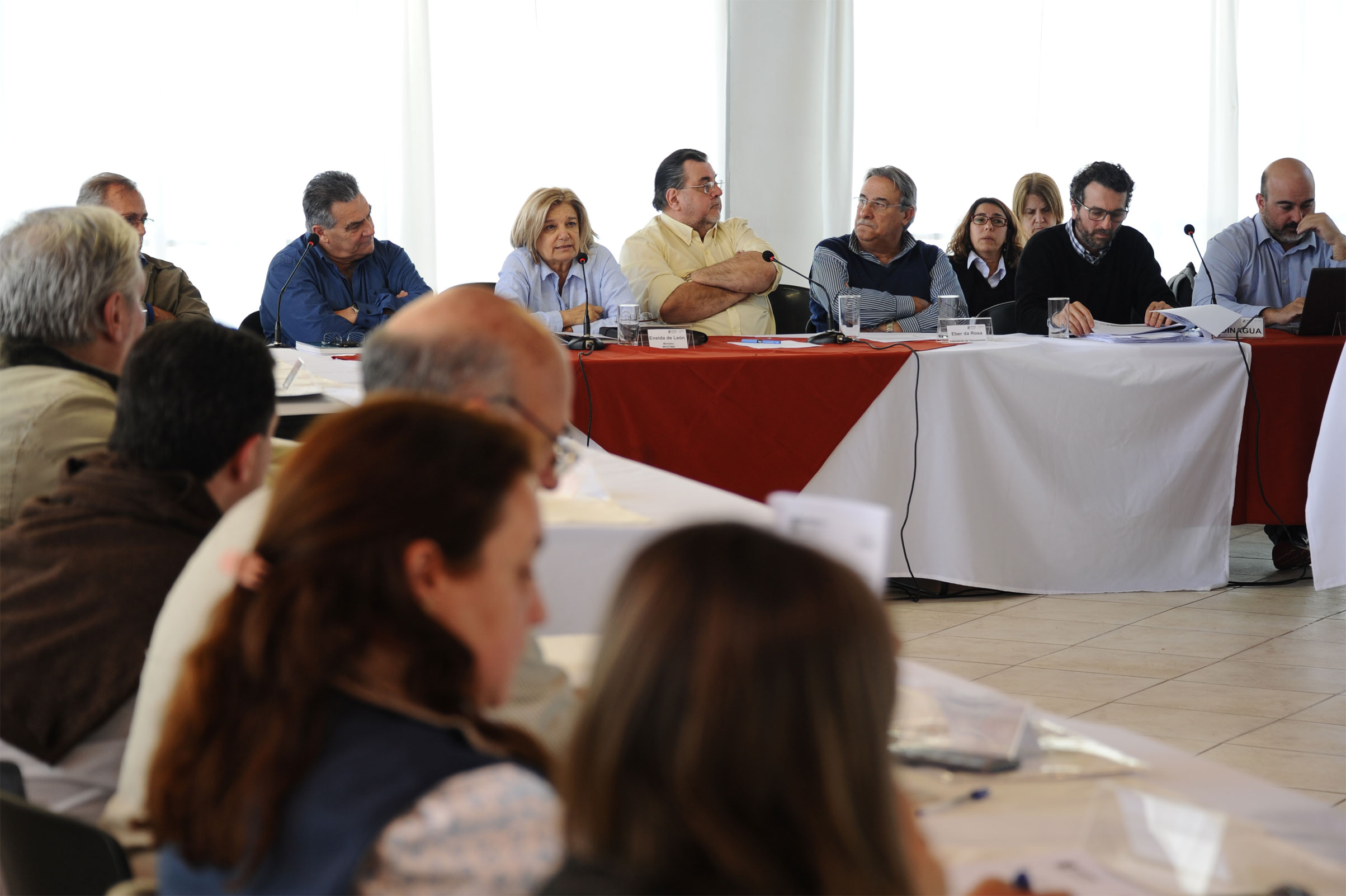 Eneida de León y autoridades del Ministerio de Vivienda en Paso de los Toros, Tacuarembó