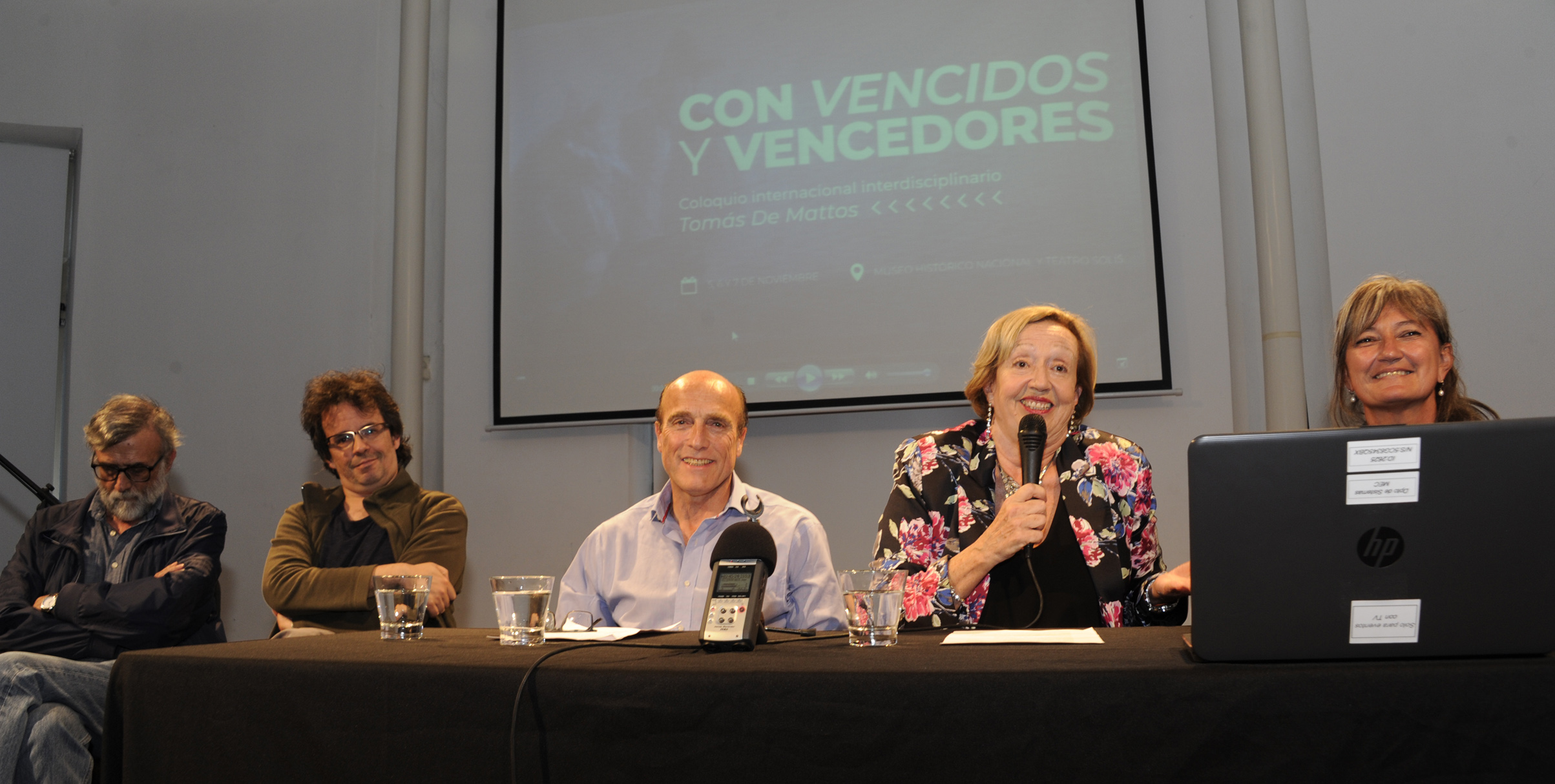 Ministra de Educación y Cultura, María Julia Muñoz, dirigiéndose a los presentes