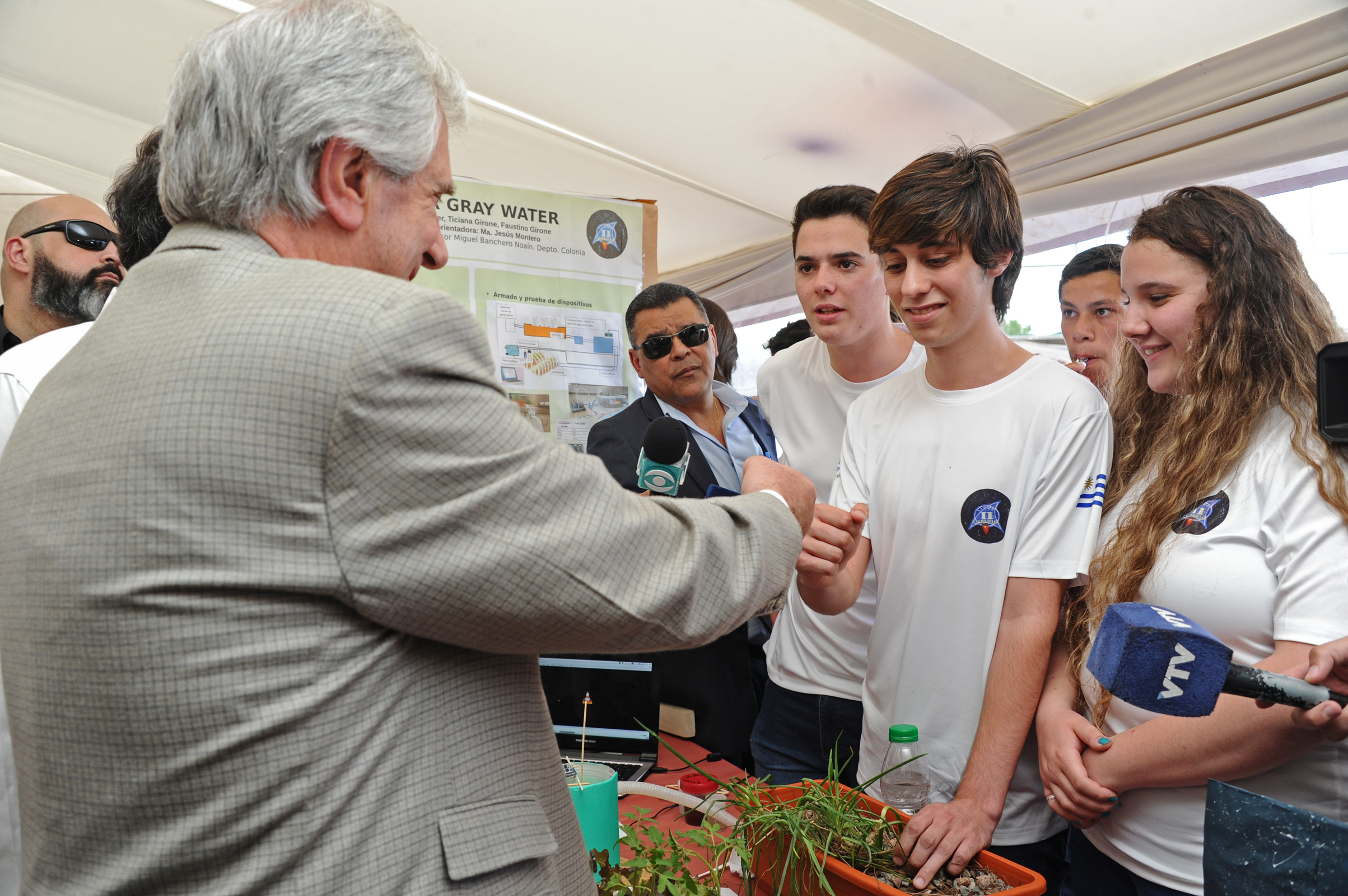 Presidente Tabaré Vázquez encabezó visita de autoridades a Olimpíada de Robótica