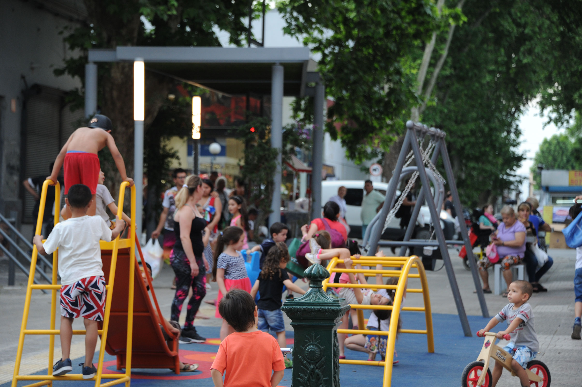 Inauguración de obras en Plaza de la Restauración y Paseo Miró, intervenciones en barrio La Unión