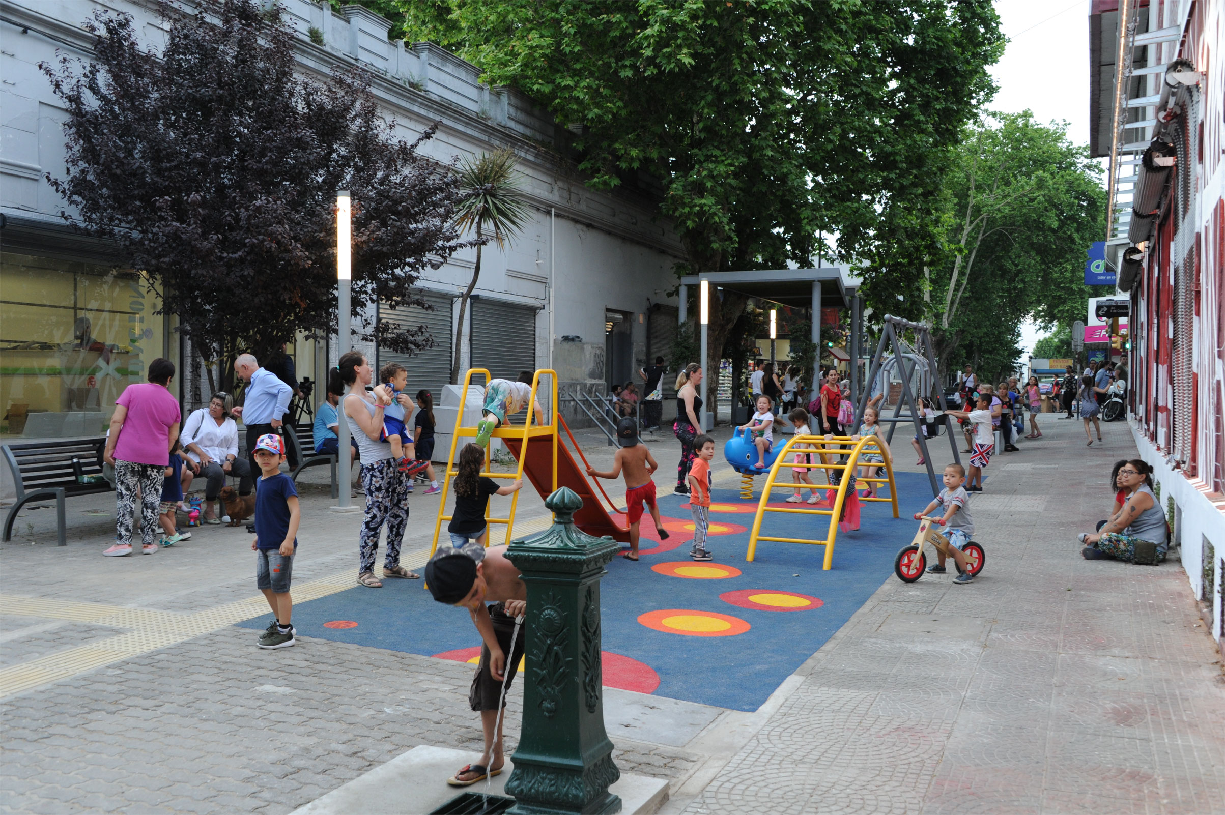 Inauguración de obras en Plaza de la Restauración y Paseo Miró, intervenciones en barrio La Unión