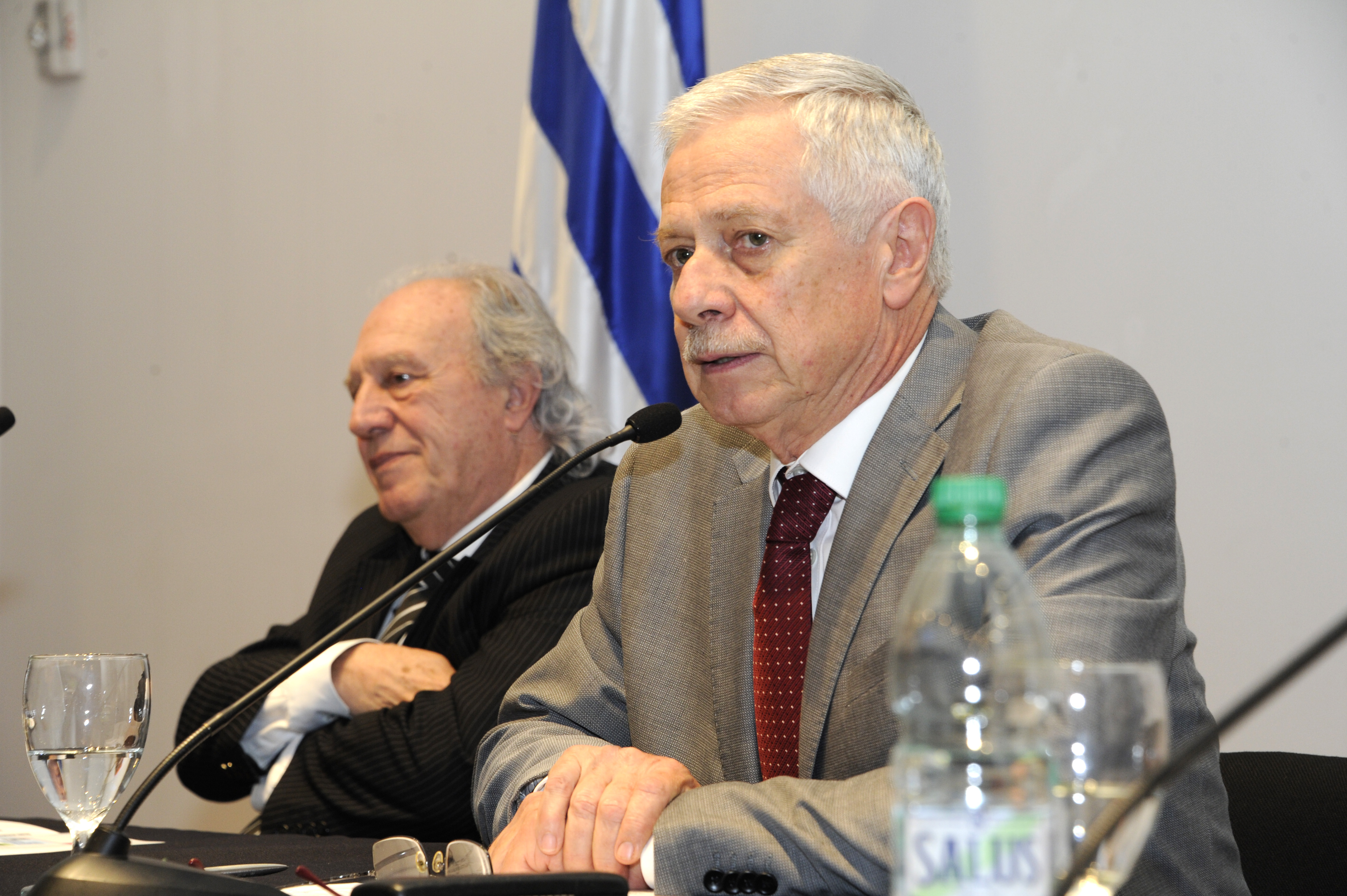 Ministro Jorge Basso junto al presidente de la Comisión Honoraria de Lucha contra el Cáncer, Álvaro Luongo