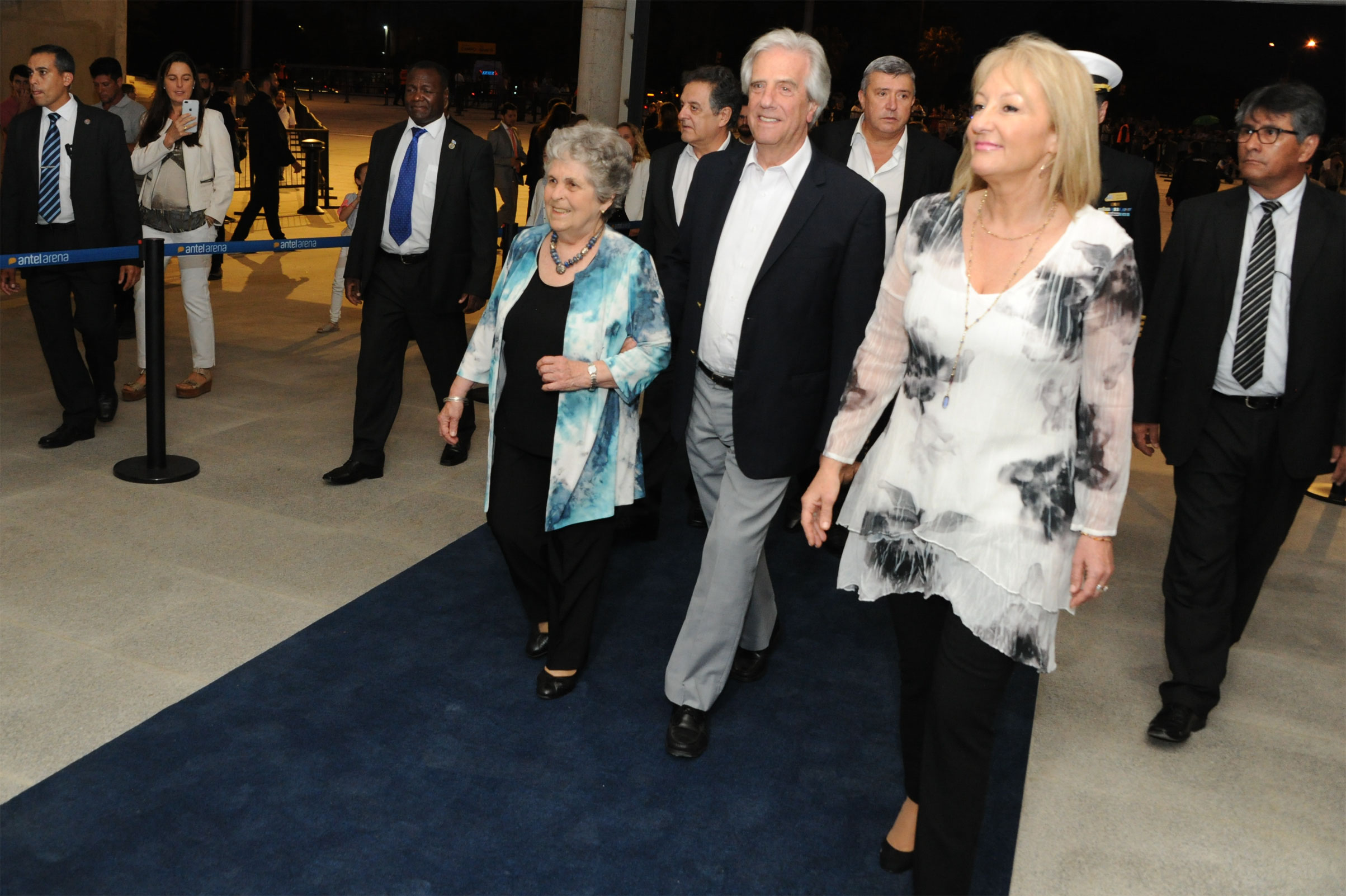 Ingreso de presidente Tabaré Vázquez, María Auxiliadora Delgado y ministra Carolina Cosse