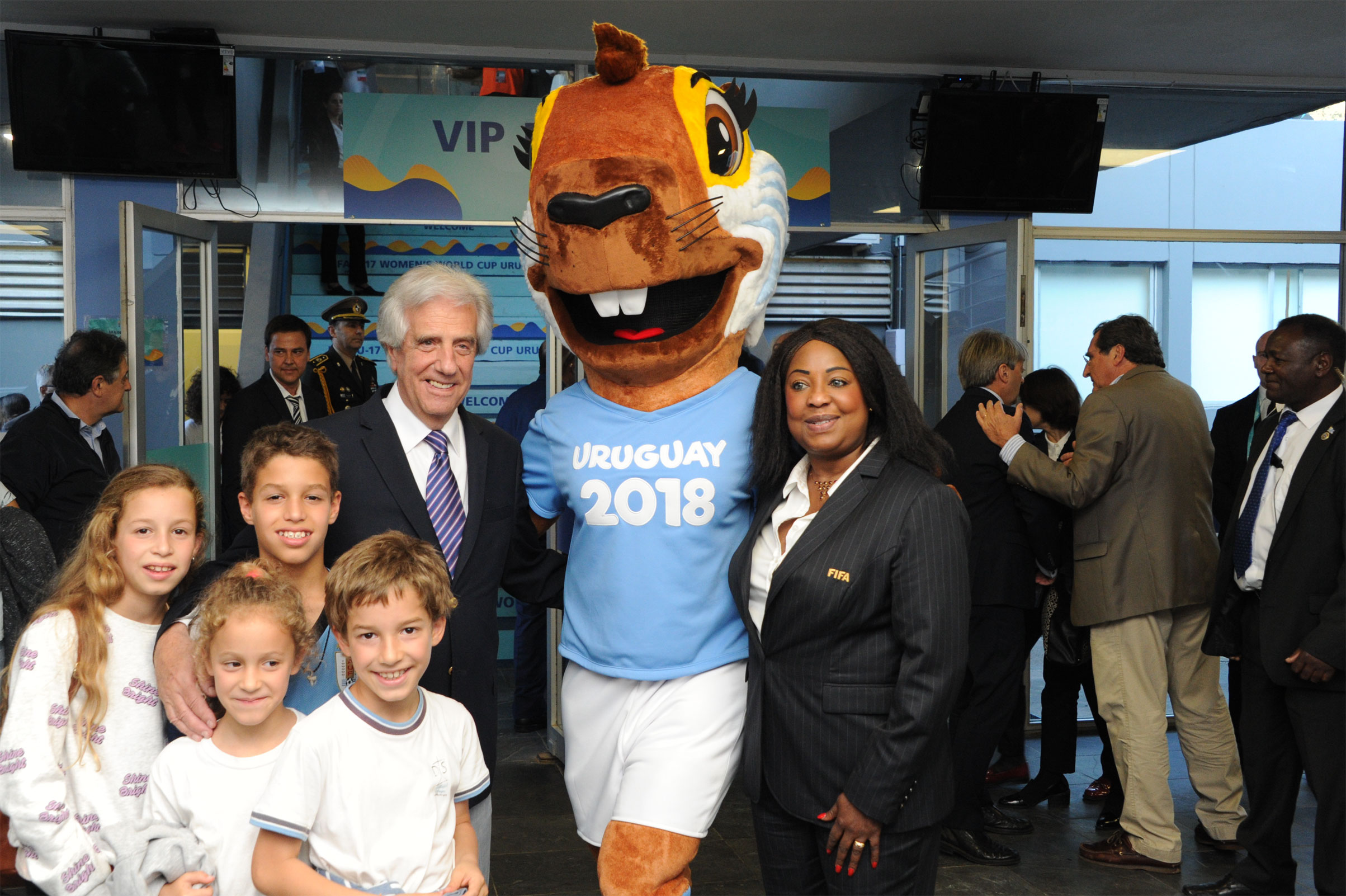 Presidente Tabaré Vázquez encabezó apertura del Mundial de Fútbol Femenino sub-17 en el estadio Charrúa, Montevideo