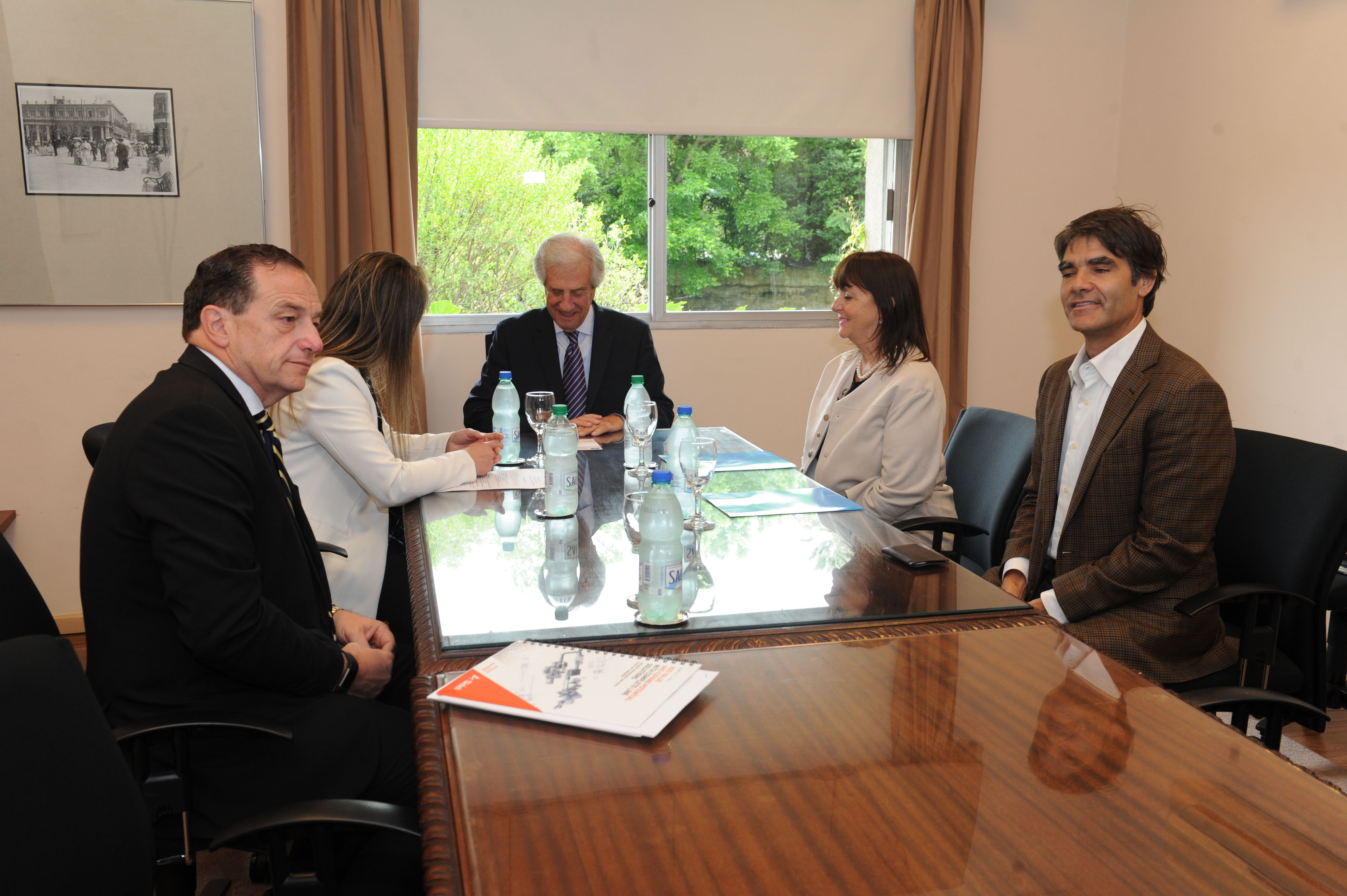 Vázquez se reunió con autoridades de la Unión de Exportadores del Uruguay