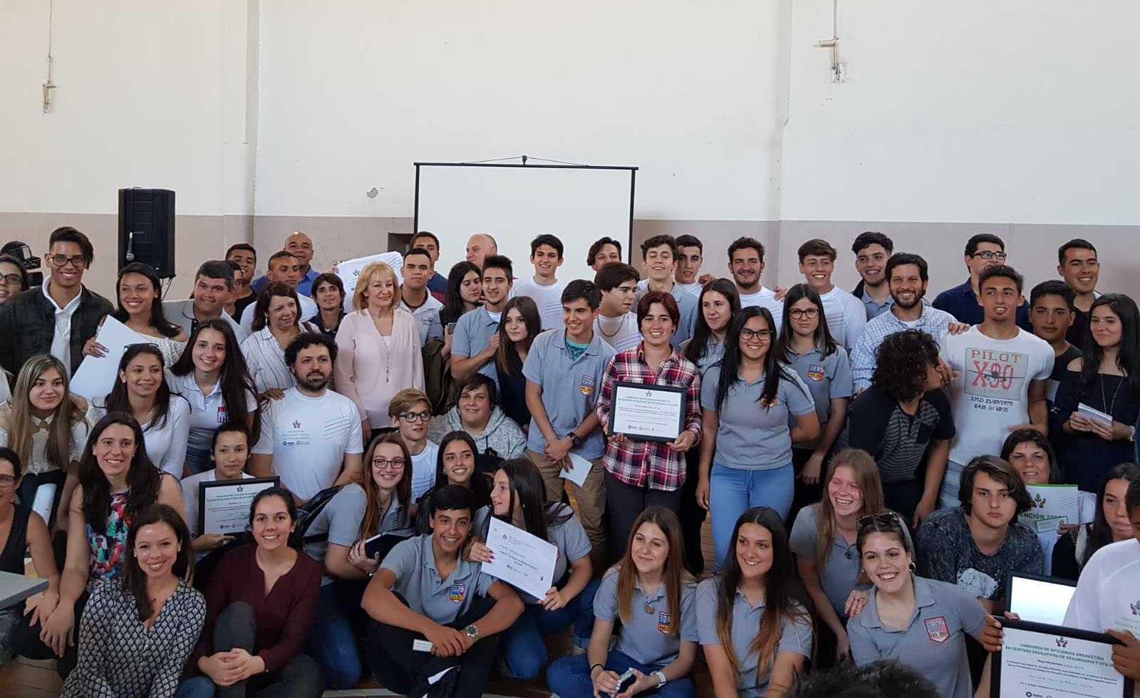 Ministra Carolina Cosse participó en la entrega de premios a la eficiencia energética, en el liceo n.° 1 de San José