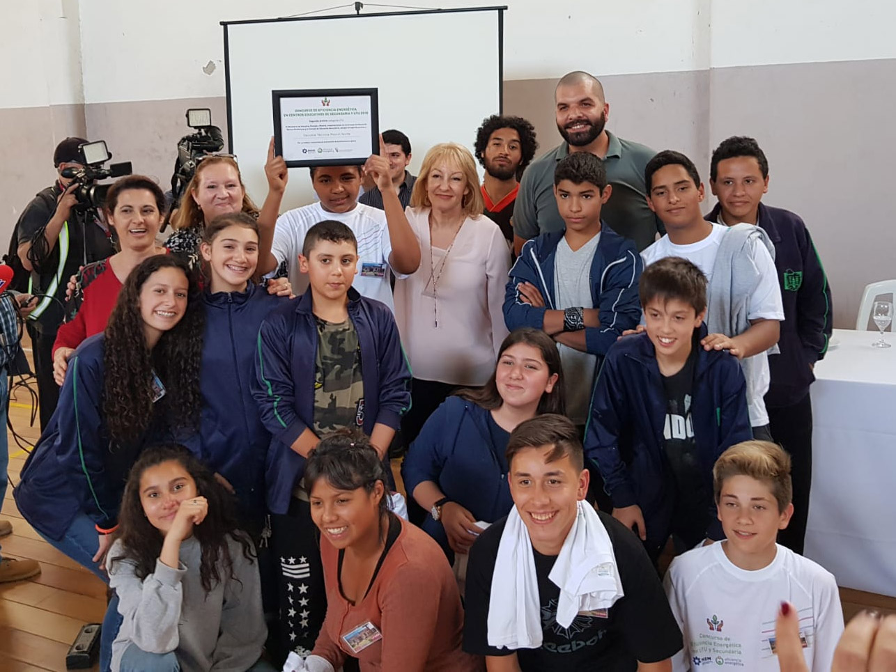 Ministra Carolina Cosse participó en la entrega de premios a la eficiencia energética, en el liceo n.° 1 de San José