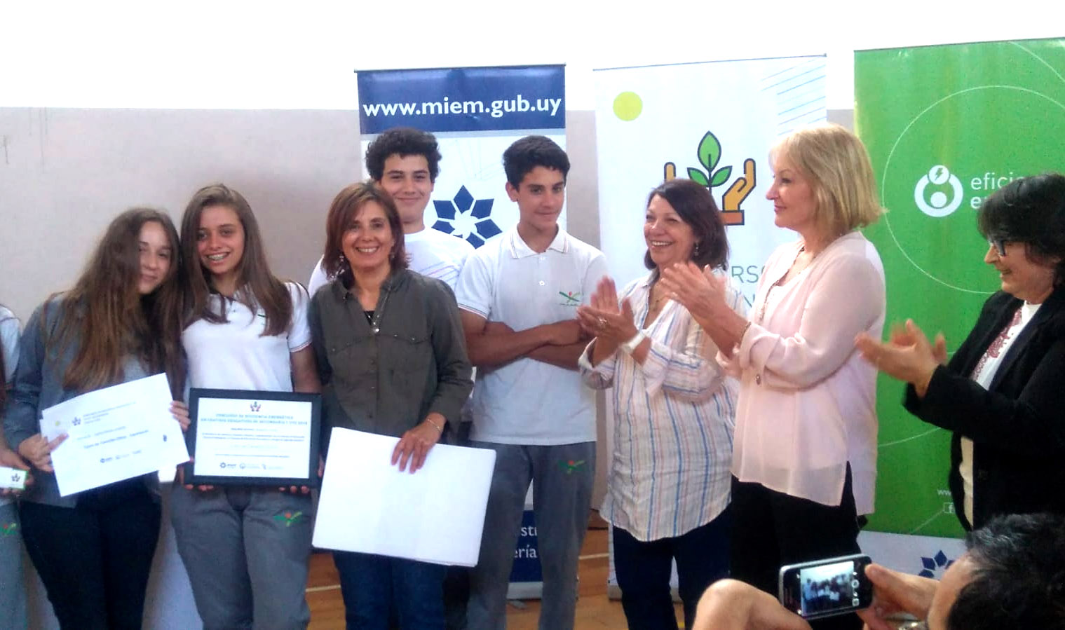 Ministra Carolina Cosse participó en la entrega de premios a la eficiencia energética, en el liceo n.° 1 de San José