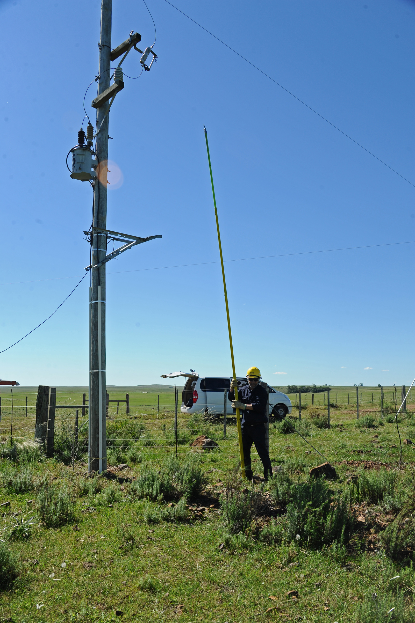 Electrificación rural llega al interior profundo, en este caso mejora calidad de vida a vecinos de Corral de Piedras en Salto