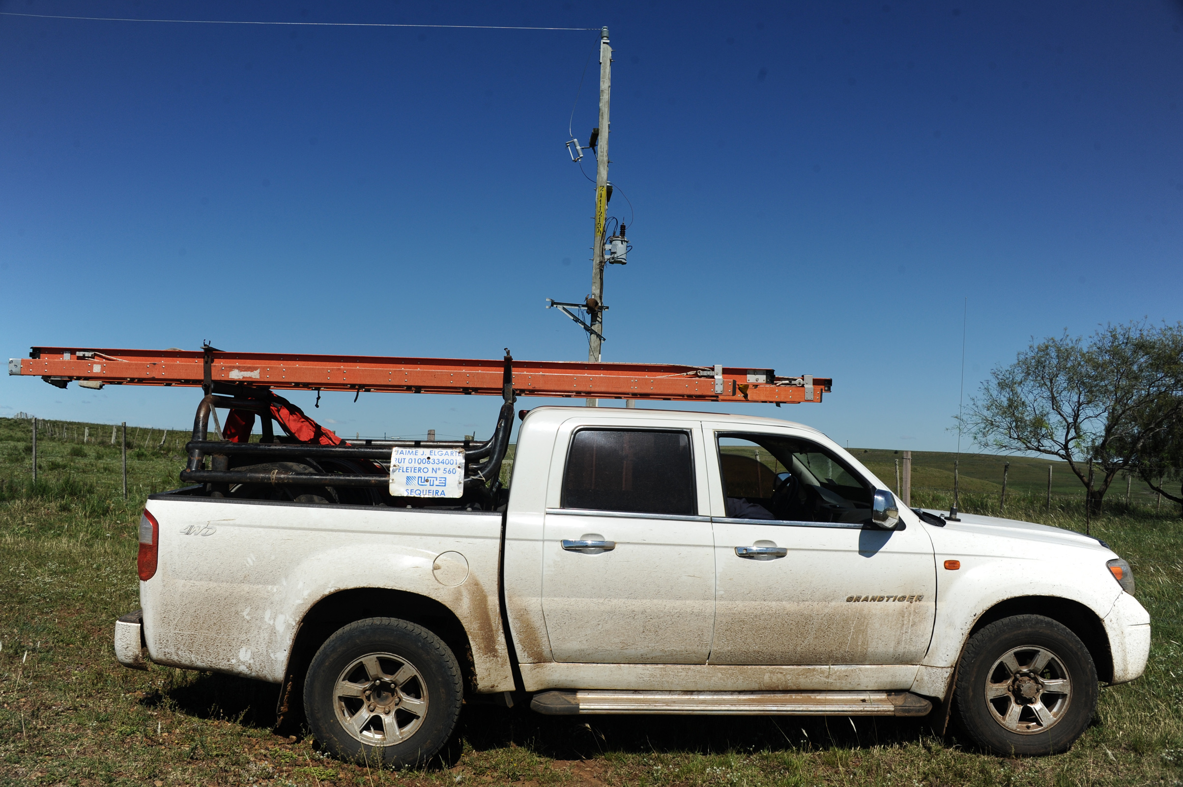 Electrificación rural llega al interior profundo, en este caso mejora calidad de vida a vecinos de Corral de Piedras en Salto
