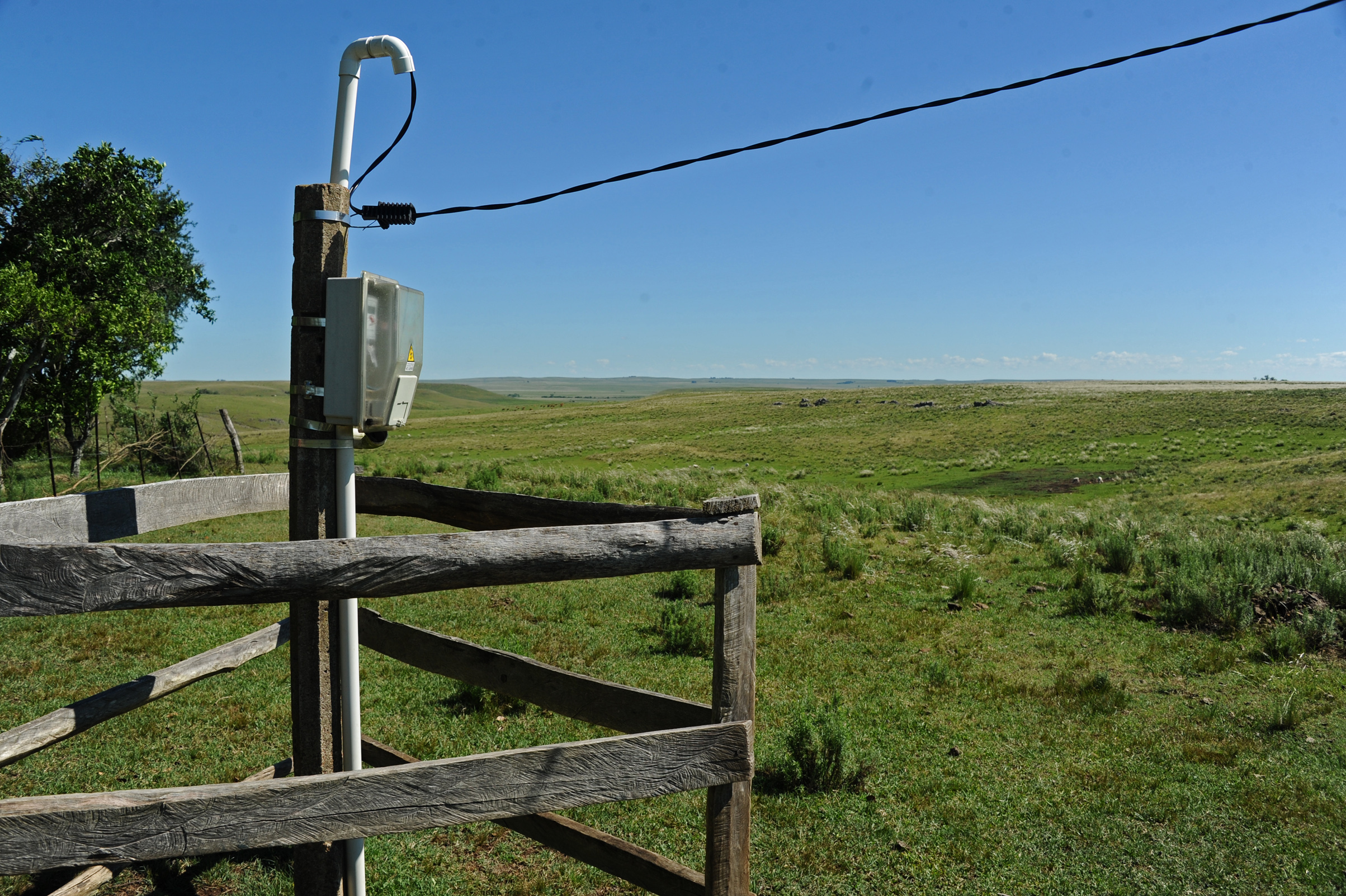 Electrificación rural llega al interior profundo, en este caso mejora calidad de vida a vecinos de Corral de Piedras en Salto
